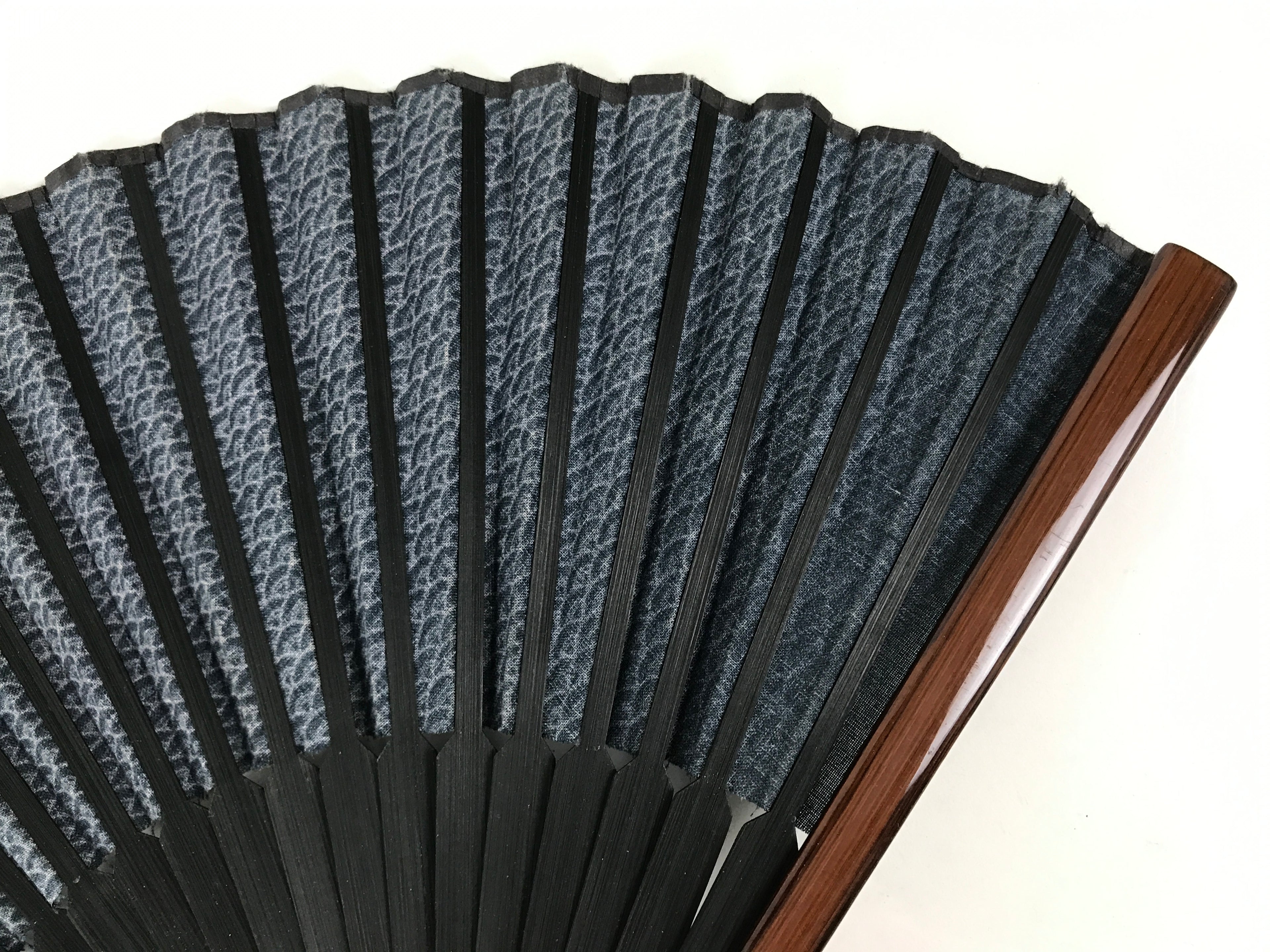 Japanese Fabric Folding Fan Vtg Sensu Bamboo Frame Blue Seigaiha Pattern 5D86-AD - Fan-chidorivintage.com