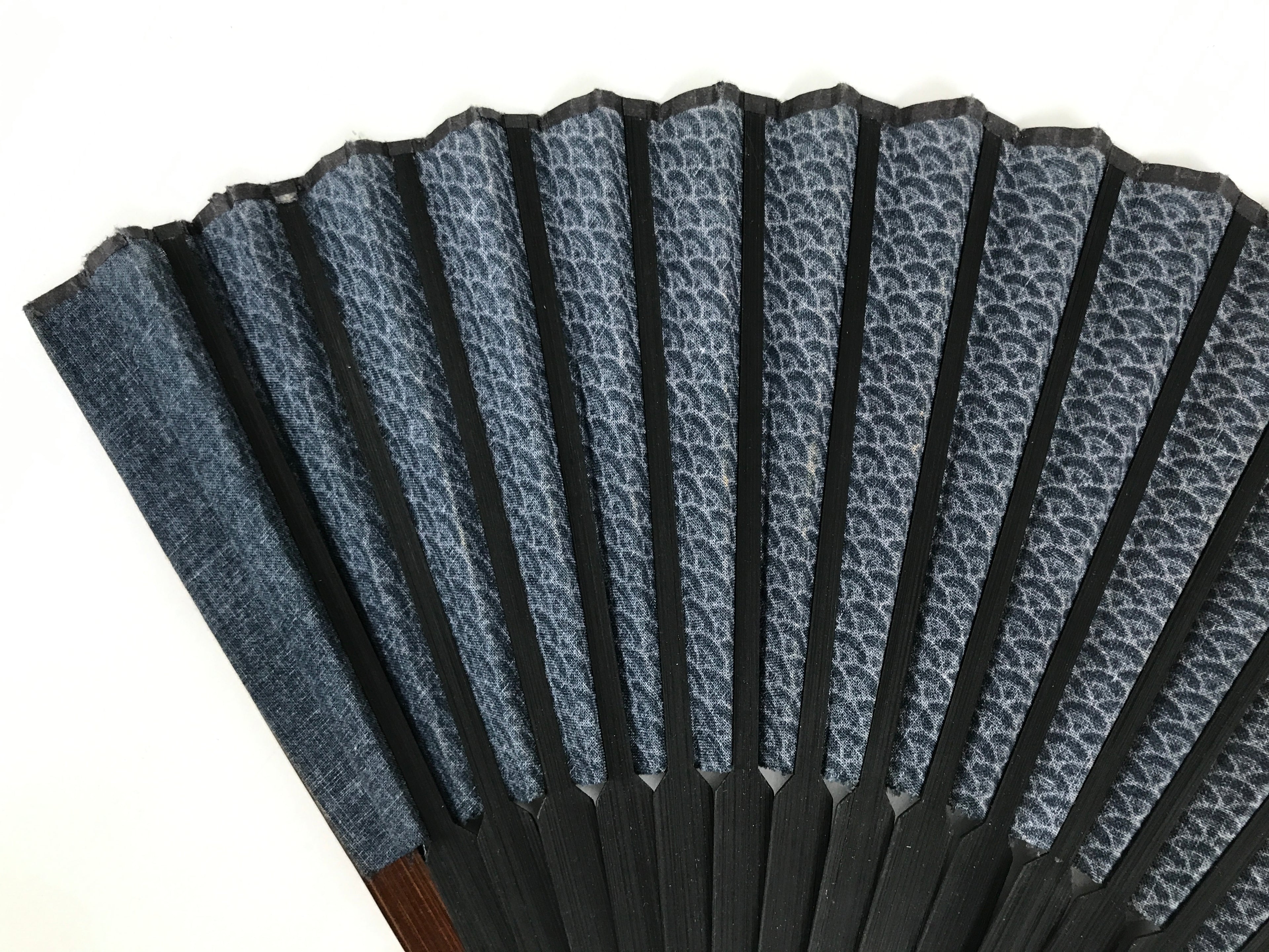 Japanese Fabric Folding Fan Vtg Sensu Bamboo Frame Blue Seigaiha Pattern 5D86-AD - Fan-chidorivintage.com