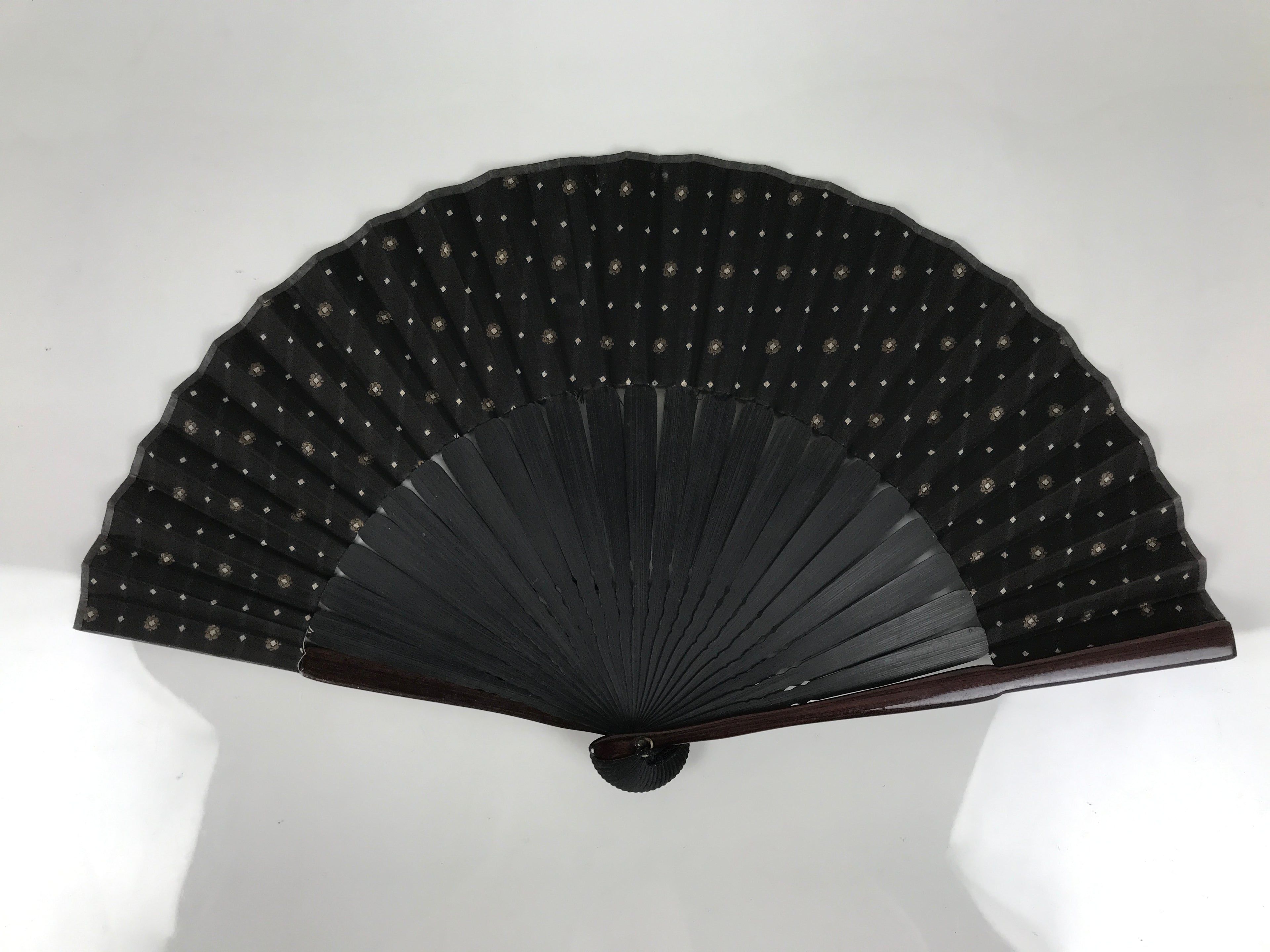Japanese Fabric Folding Fan Vtg Sensu Bamboo Frame Black Gold Floral Design 5D87-AD - Fan-chidorivintage.com
