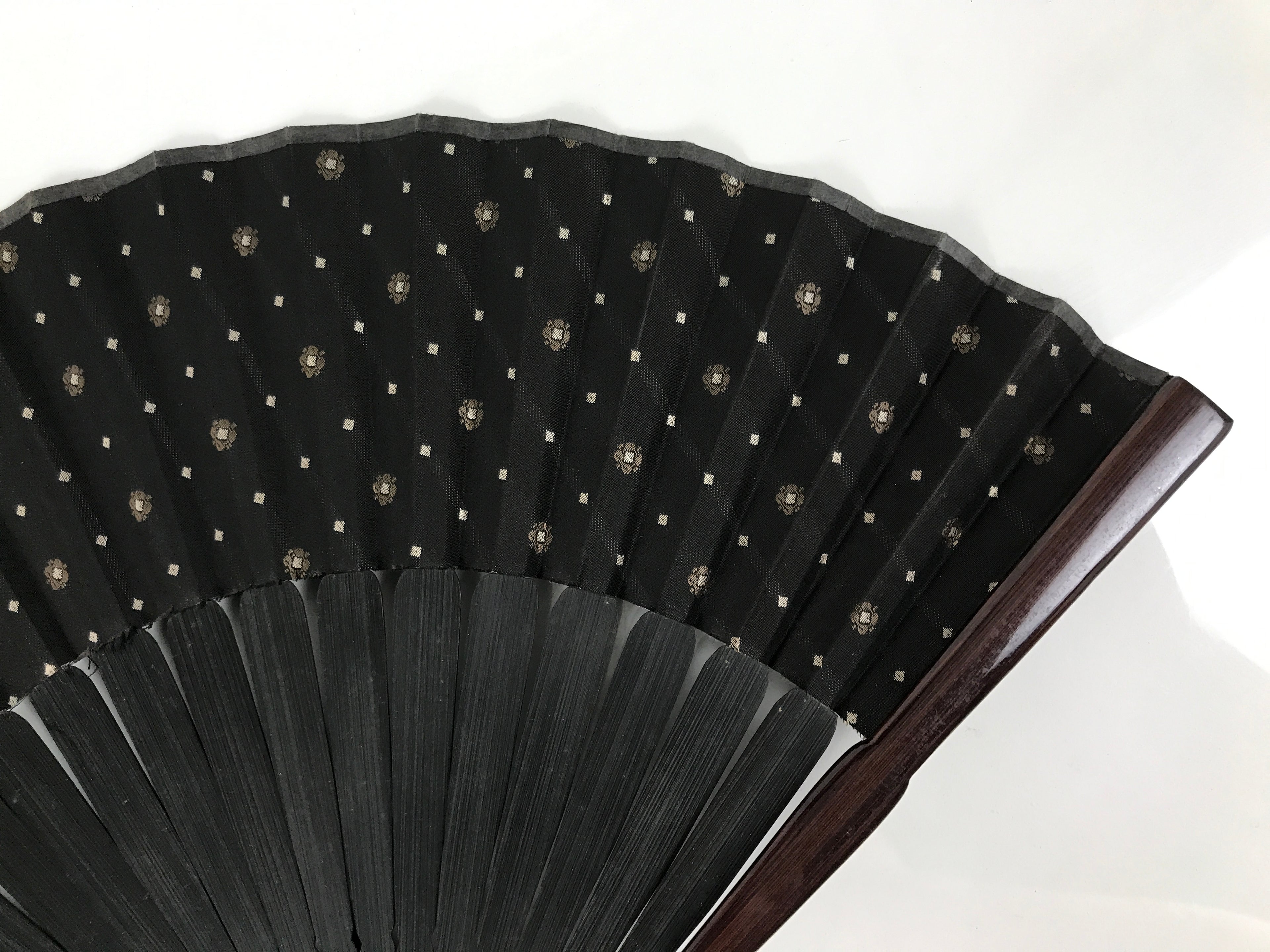 Japanese Fabric Folding Fan Vtg Sensu Bamboo Frame Black Gold Floral Design 5D87-AD - Fan-chidorivintage.com