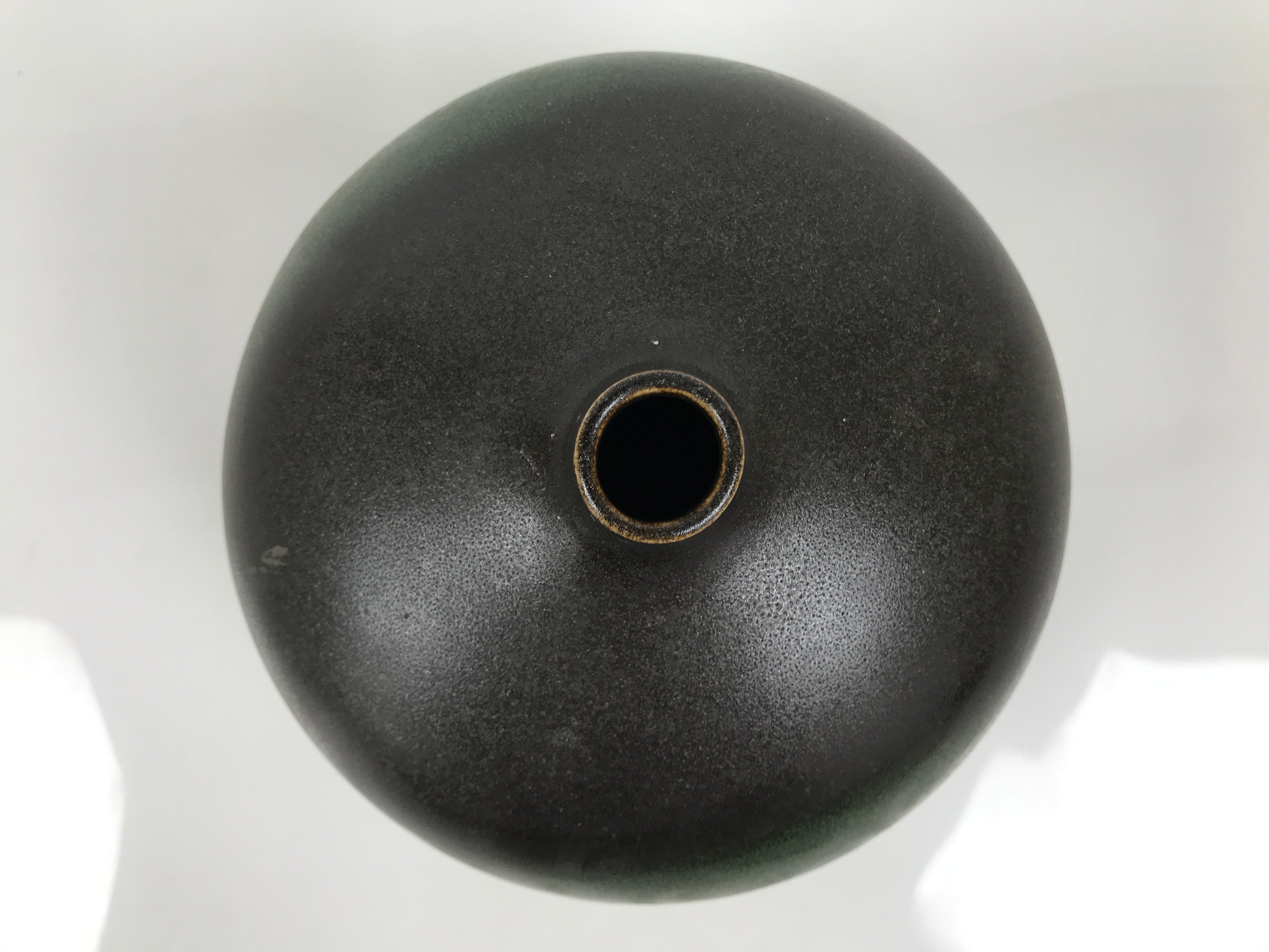 Japanese Ceramic Flower Vase Vtg Ikebana Kabin Round Ball Green Dark Brown FK241-KT - Vase-chidorivintage.com