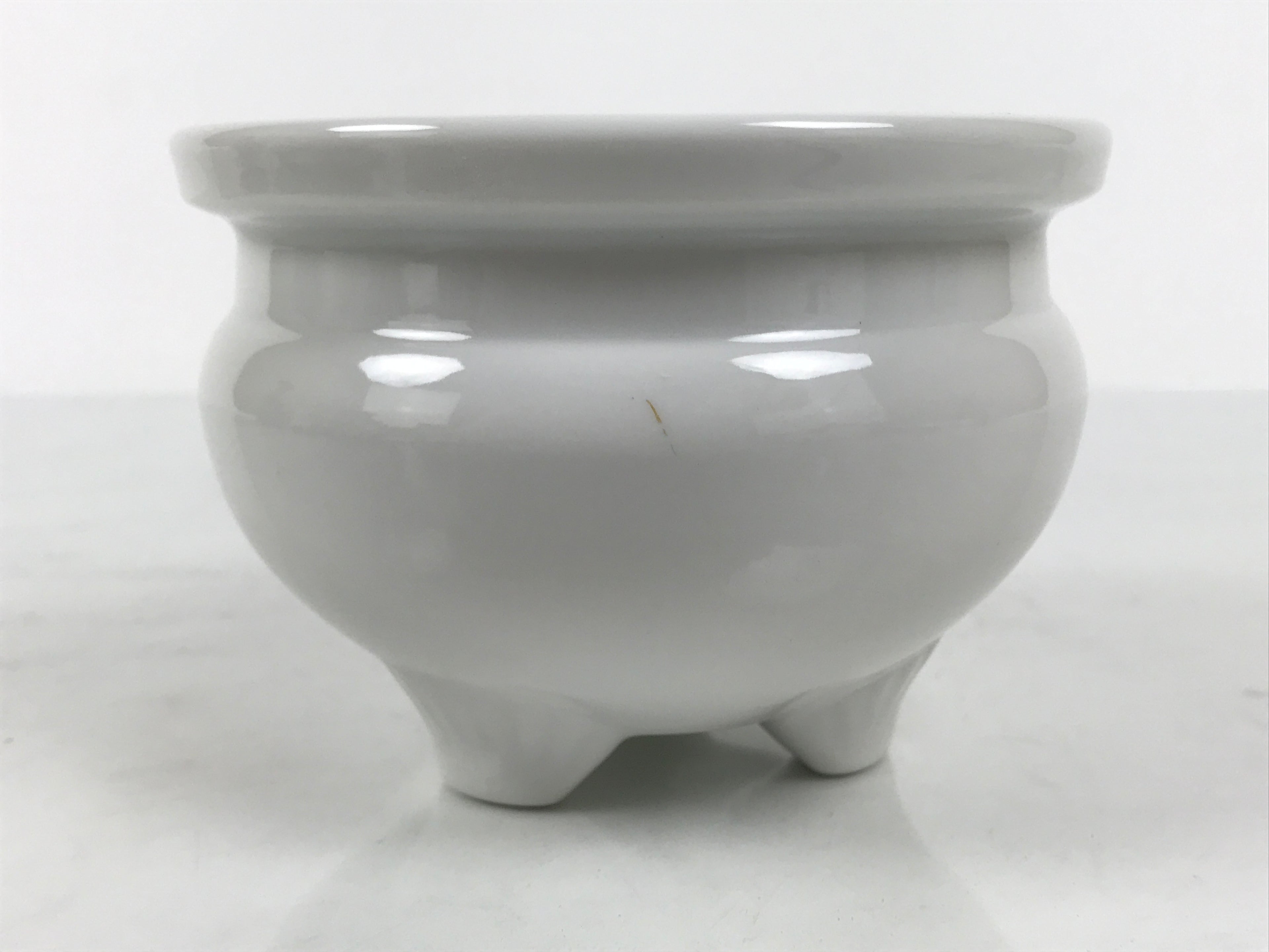 Japanese Buddhist Altar Porcelain Incense Burner Koro Vtg Simple White BA928-OT - Buddhist-chidorivintage.com
