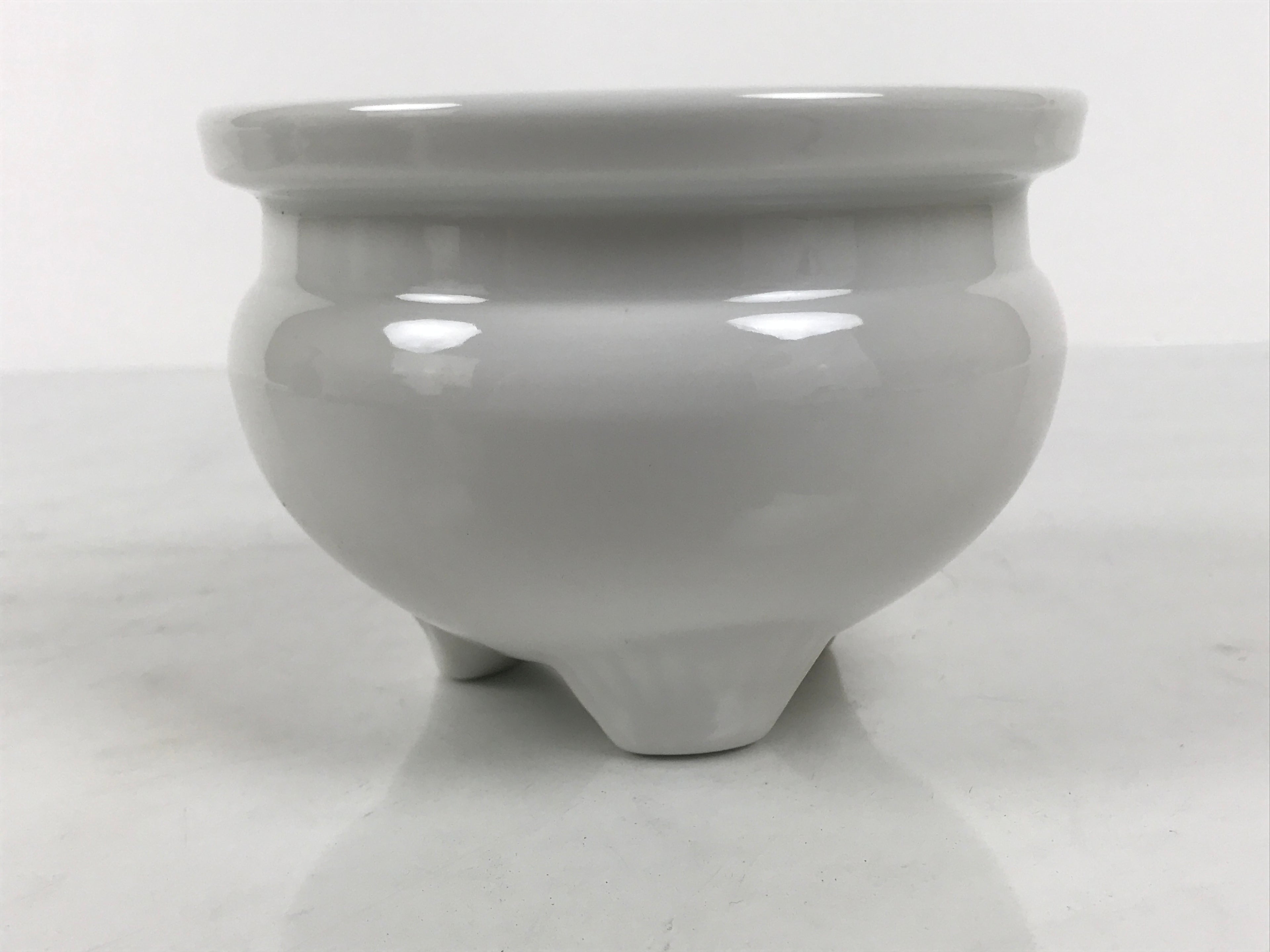 Japanese Buddhist Altar Porcelain Incense Burner Koro Vtg Simple White BA928-OT - Buddhist-chidorivintage.com
