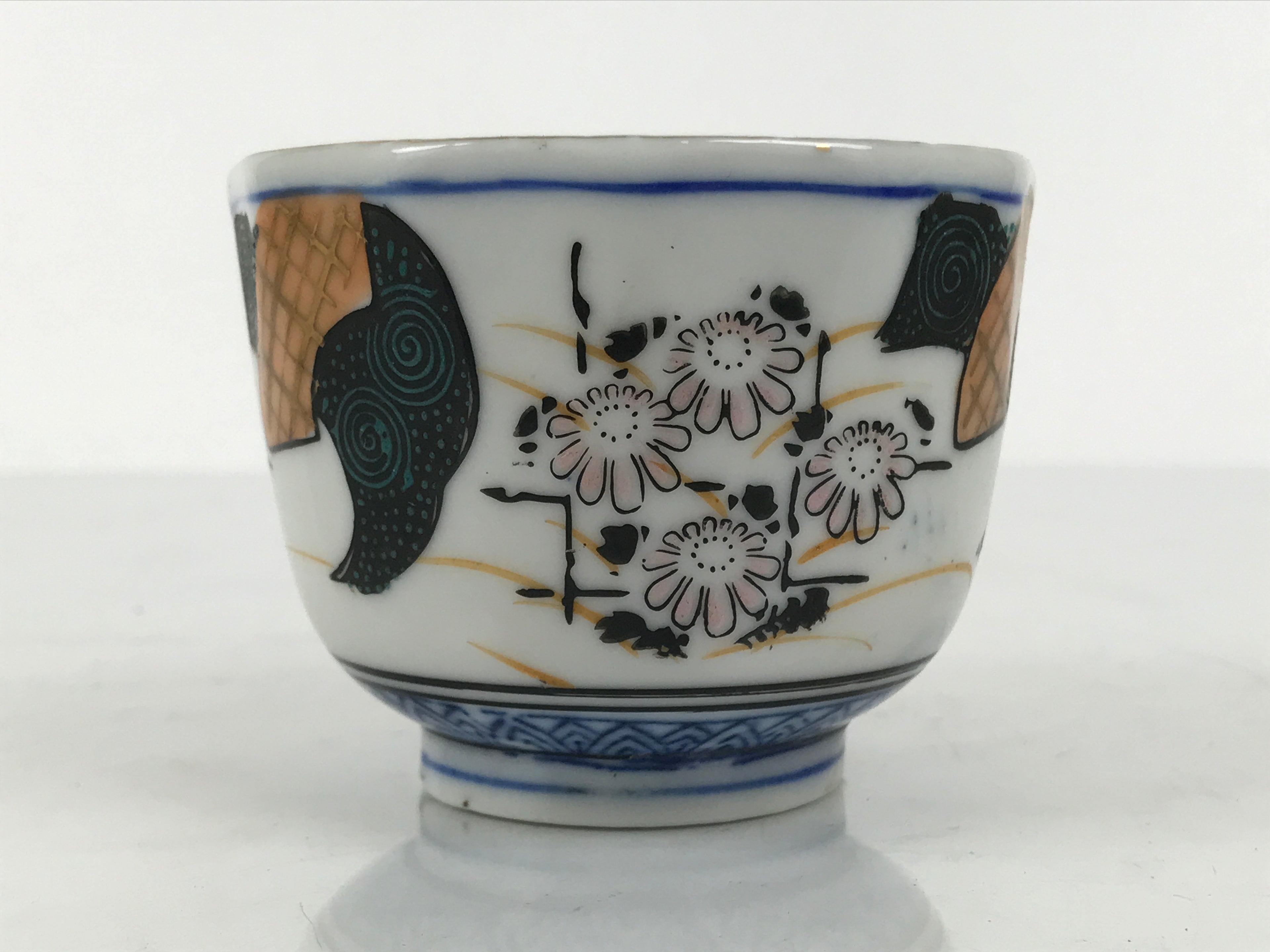 Japanese Kutani Ware Porcelain Yunomi Teacup Sencha White Chrysanthemum TC632-KT - Teacup-chidorivintage.com