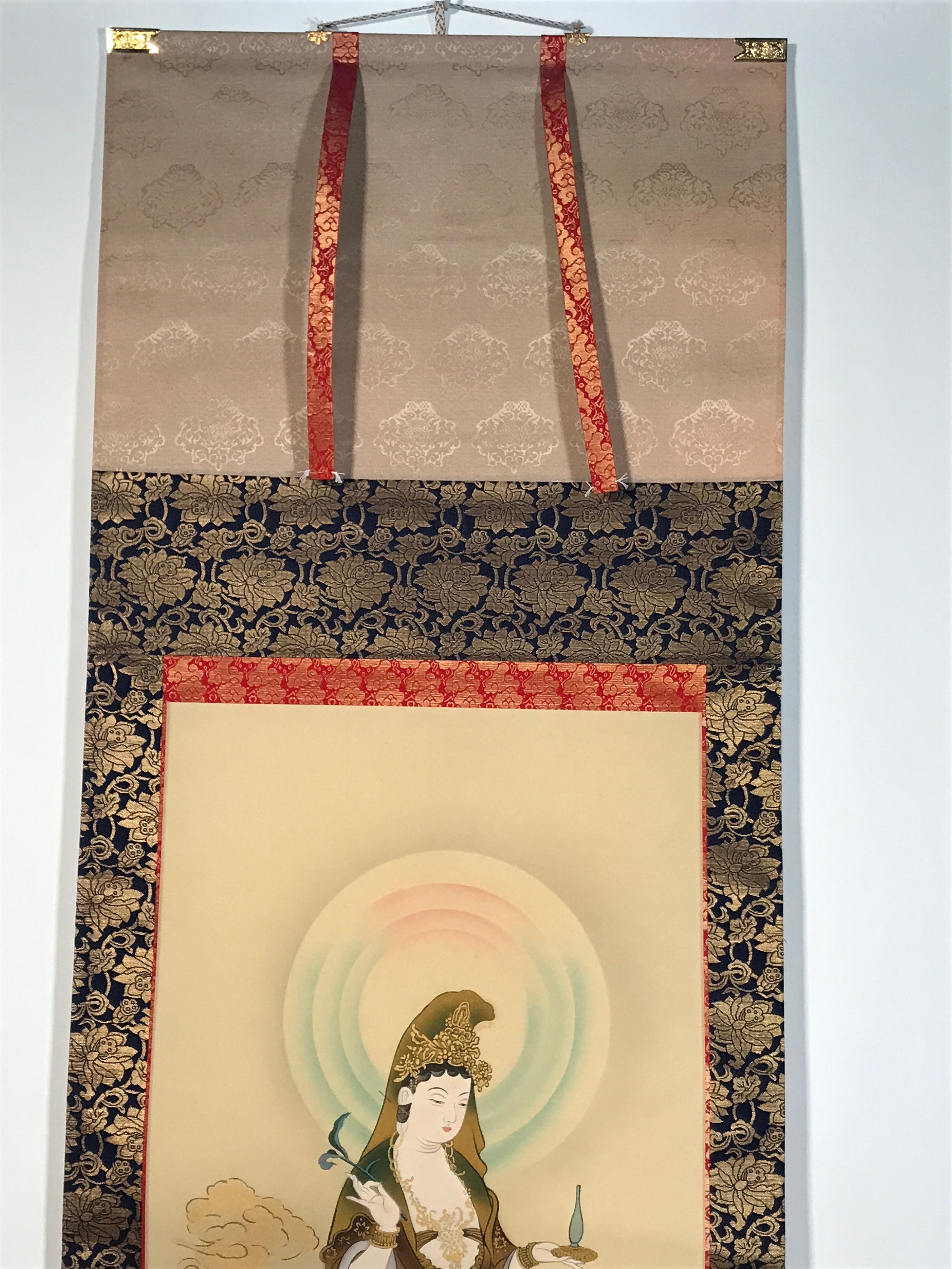 Japanese Hanging Scroll Kakejiku Vtg Kannon Above Clouds Buddhist Portrait KJ203-AD - Scroll-chidorivintage.com
