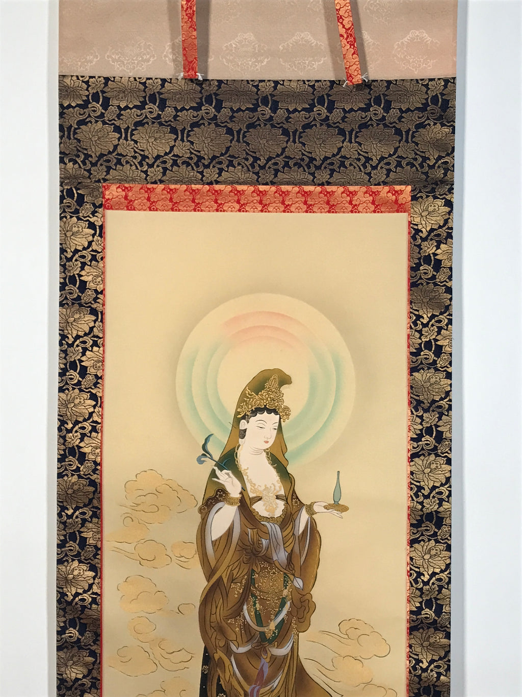 Japanese Hanging Scroll Kakejiku Vtg Kannon Above Clouds Buddhist Portrait KJ203-AD - Scroll-chidorivintage.com