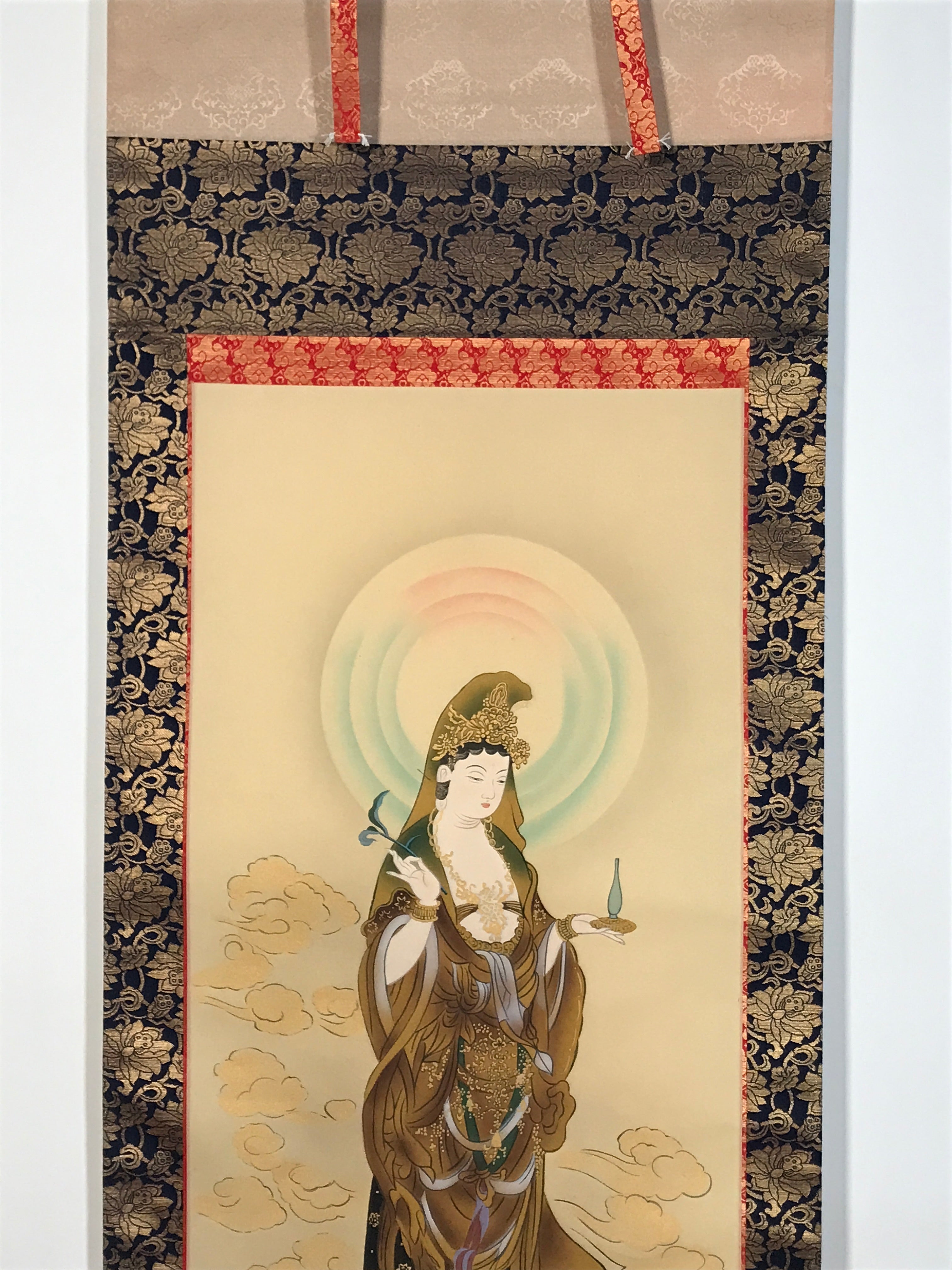 Japanese Hanging Scroll Kakejiku Vtg Kannon Above Clouds Buddhist Portrait KJ203-AD - Scroll-chidorivintage.com