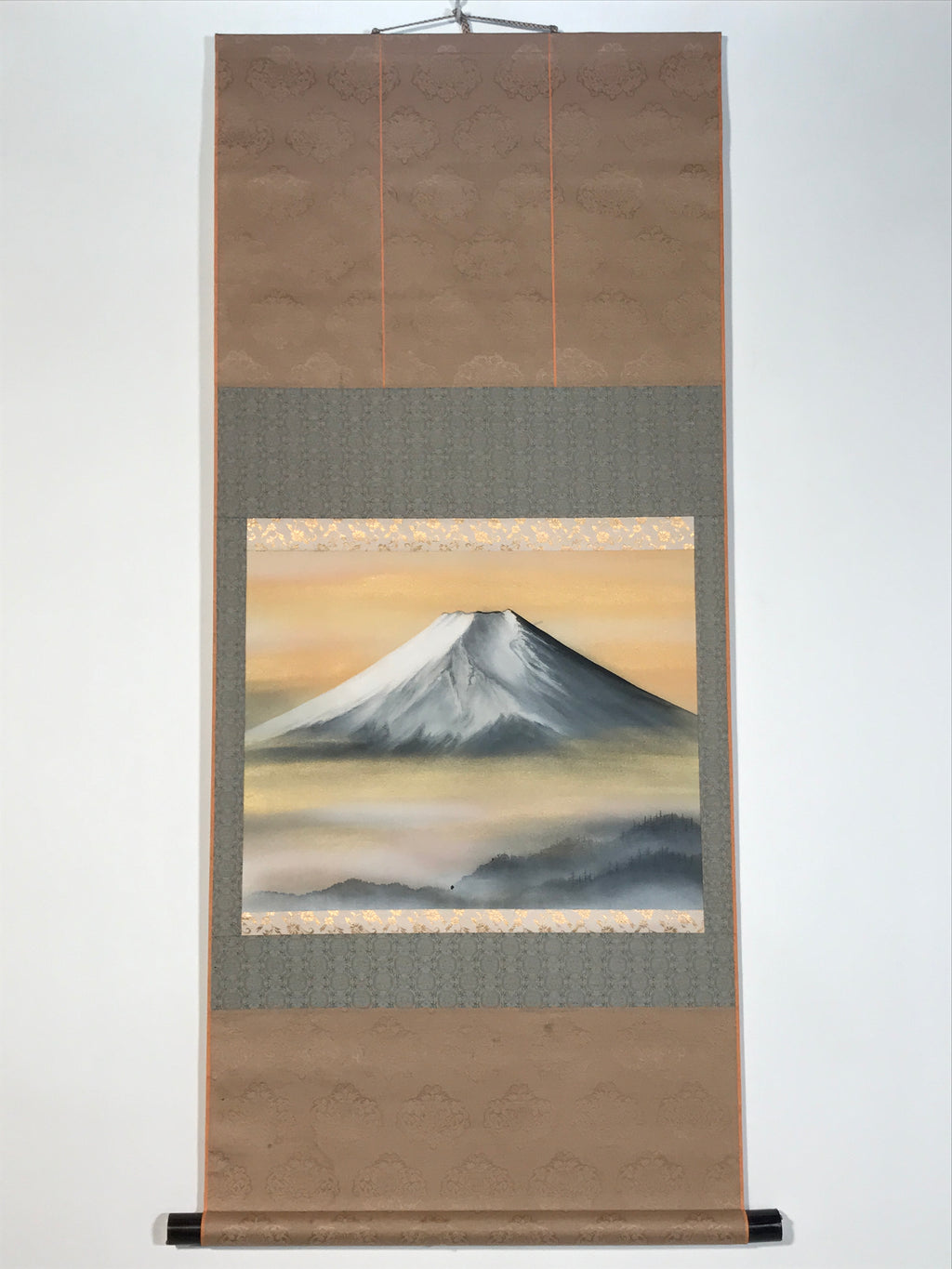 Japanese Hanging Scroll Kakejiku Vtg Mt Fuji Clouds Snow Monotone Color KJ216-AD - Scroll-chidorivintage.com