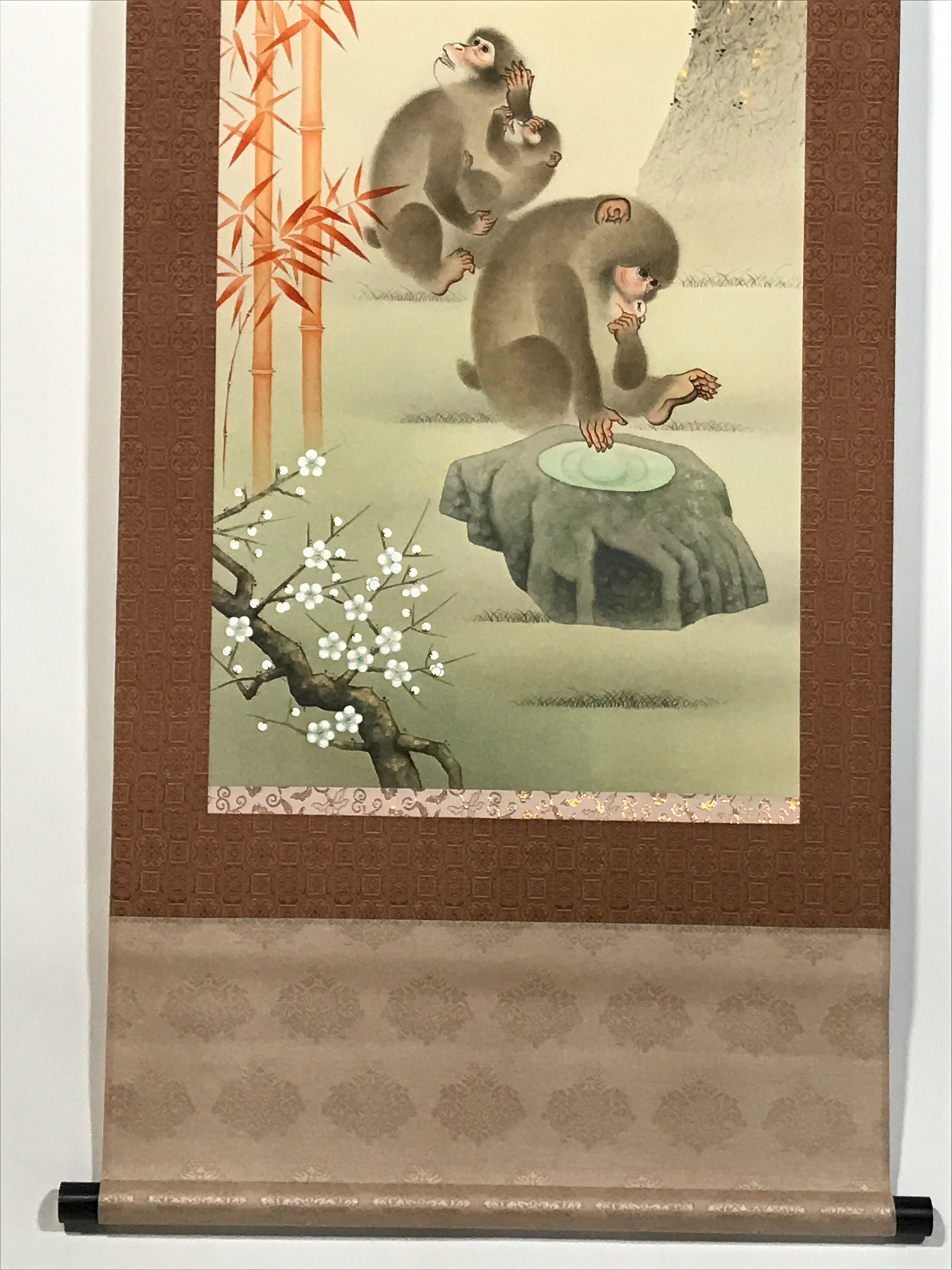 Japanese Hanging Scroll Kakejiku Vtg 3 Monkeys Bamboo Pine Plum Color KJ217-AD - Scroll-chidorivintage.com