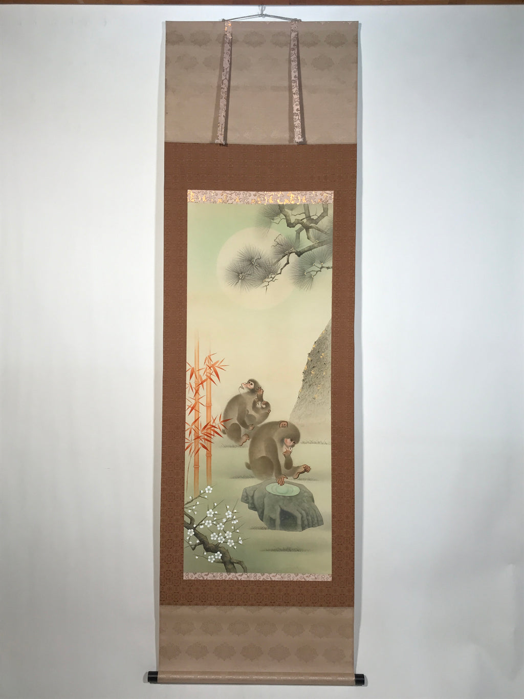 Japanese Hanging Scroll Kakejiku Vtg 3 Monkeys Bamboo Pine Plum Color KJ217-AD - Scroll-chidorivintage.com