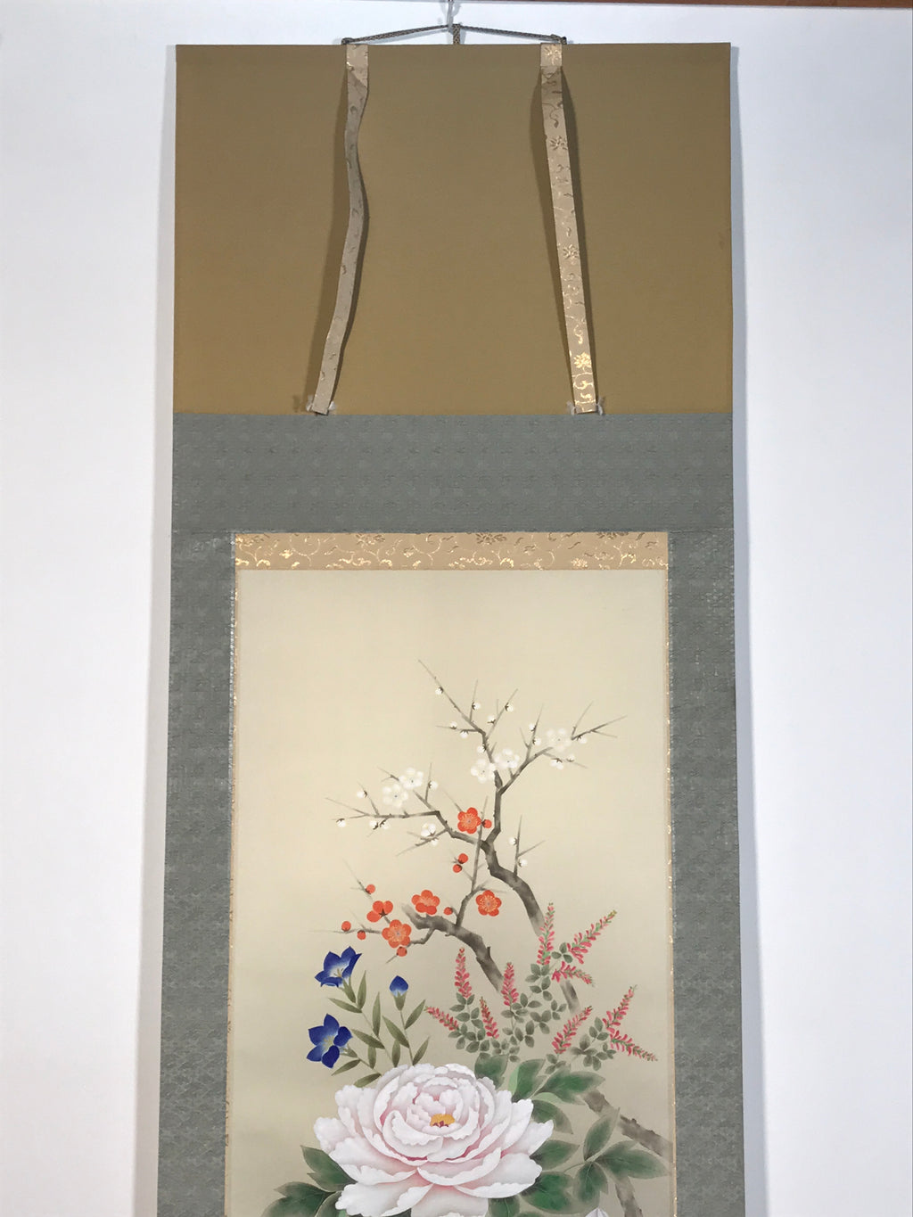 Japanese Hanging Scroll Kakejiku Vtg Sparrows Peony Chrysanthemum Flowers KJ219-AD - Scroll-chidorivintage.com