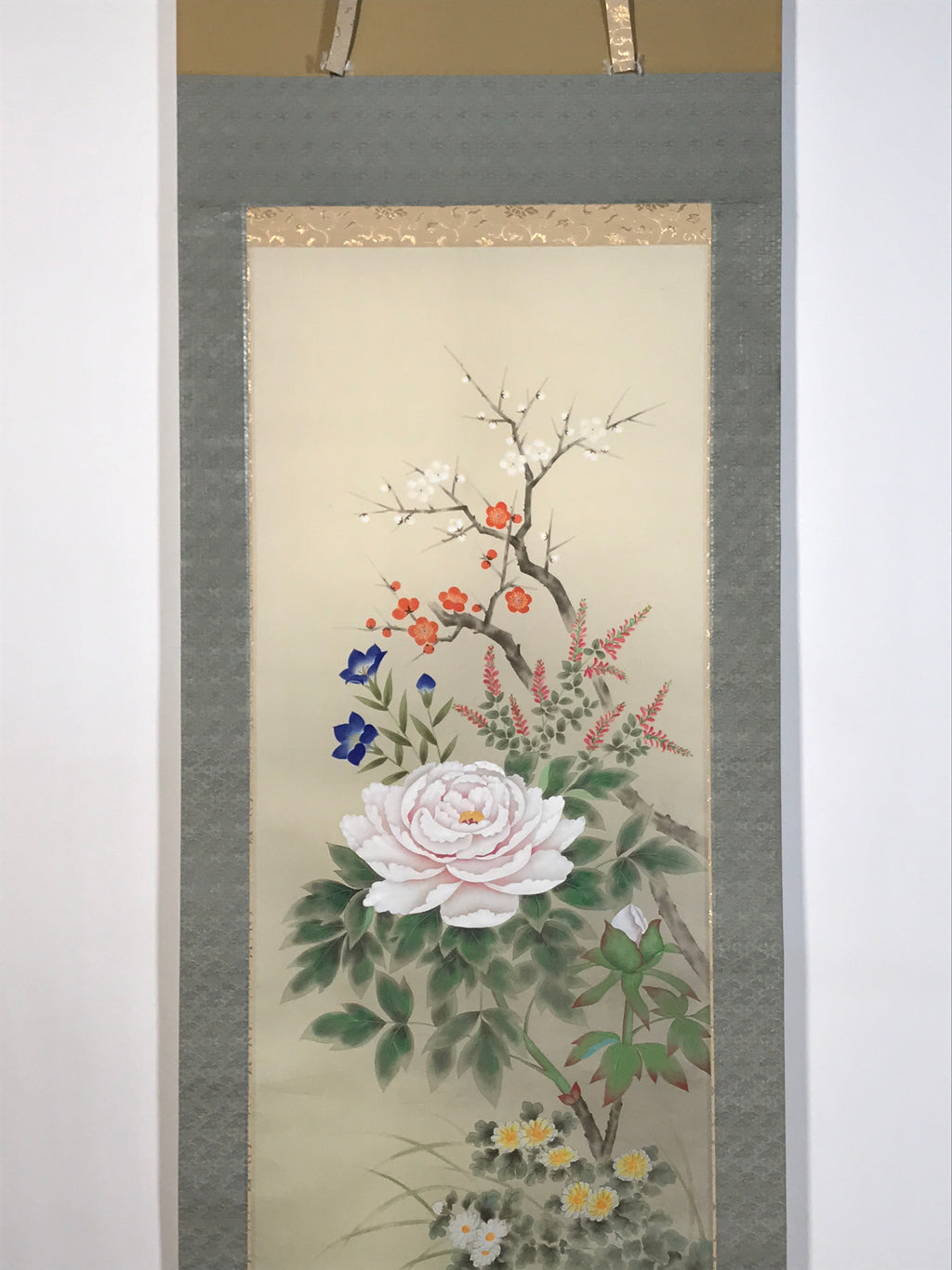 Japanese Hanging Scroll Kakejiku Vtg Sparrows Peony Chrysanthemum Flowers KJ219-AD - Scroll-chidorivintage.com