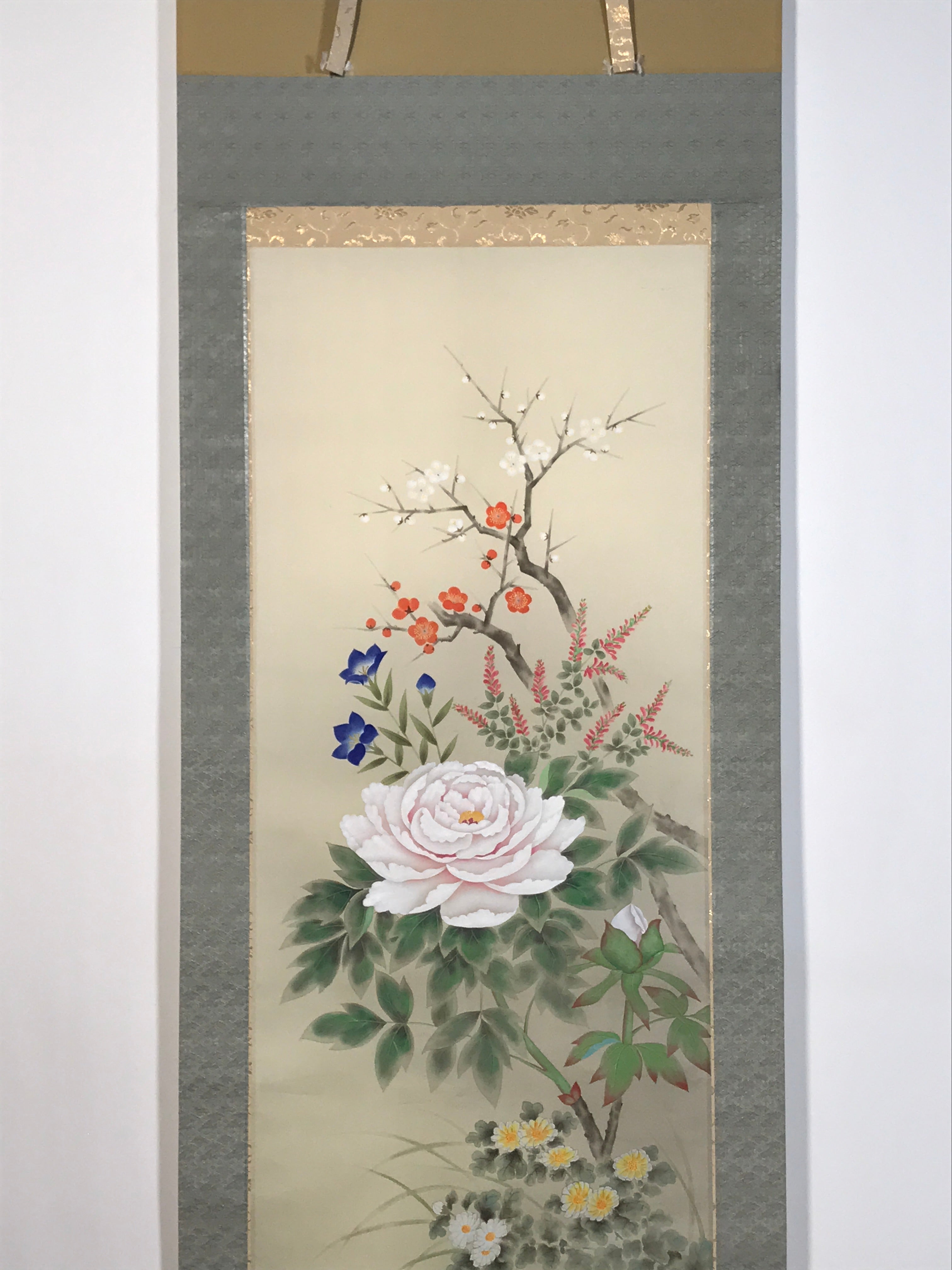 Japanese Hanging Scroll Kakejiku Vtg Sparrows Peony Chrysanthemum Flowers KJ219-AD - Scroll-chidorivintage.com
