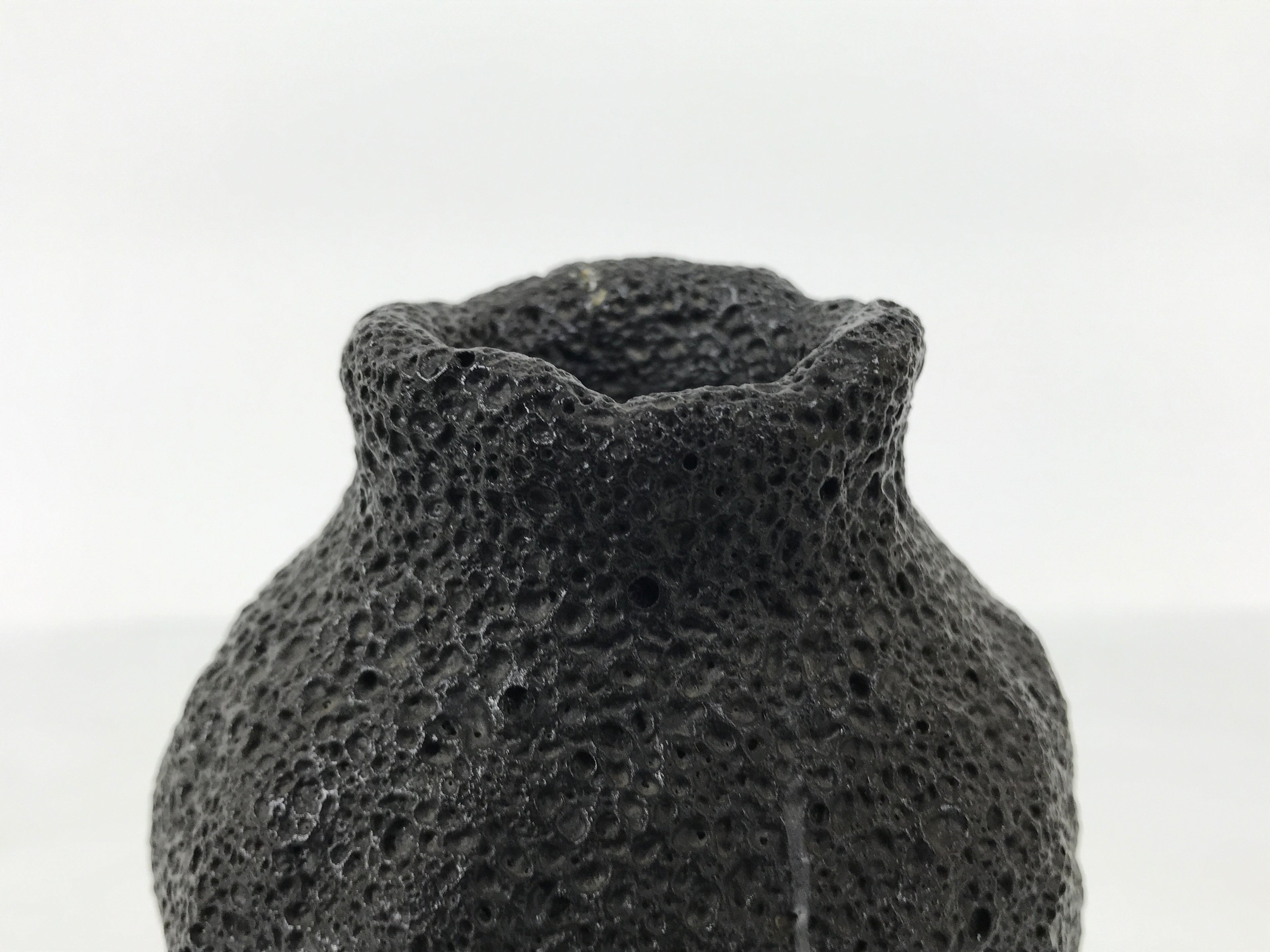 Japanese Ceramic Flower Vase Vtg Ikebana Kabin Lava Black Tall Plum Ume FK265-KT - Vase-chidorivintage.com