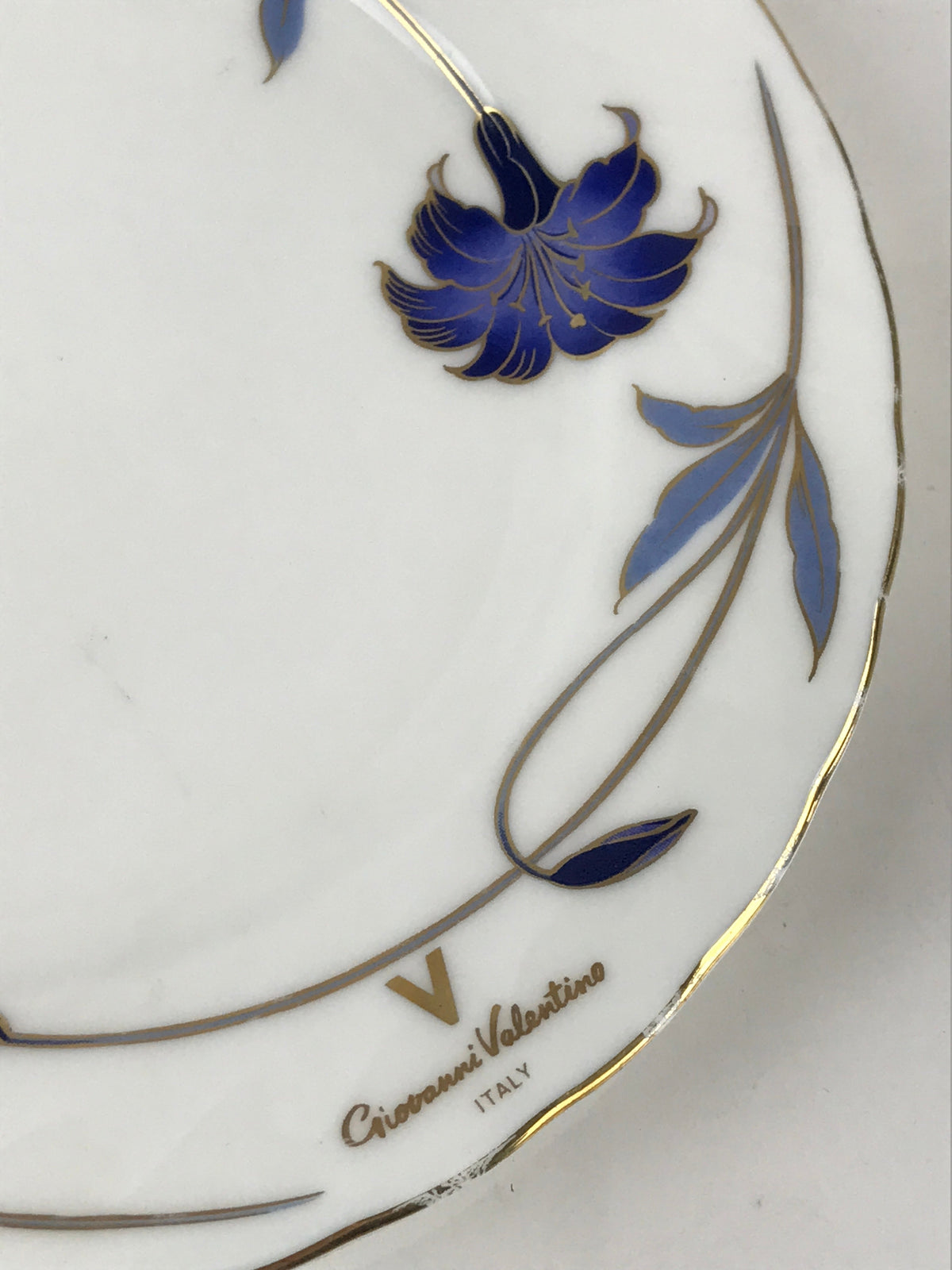 Italian Giovanni Valentino Porcelain Plate Blue Gold Flower Design White PY245
