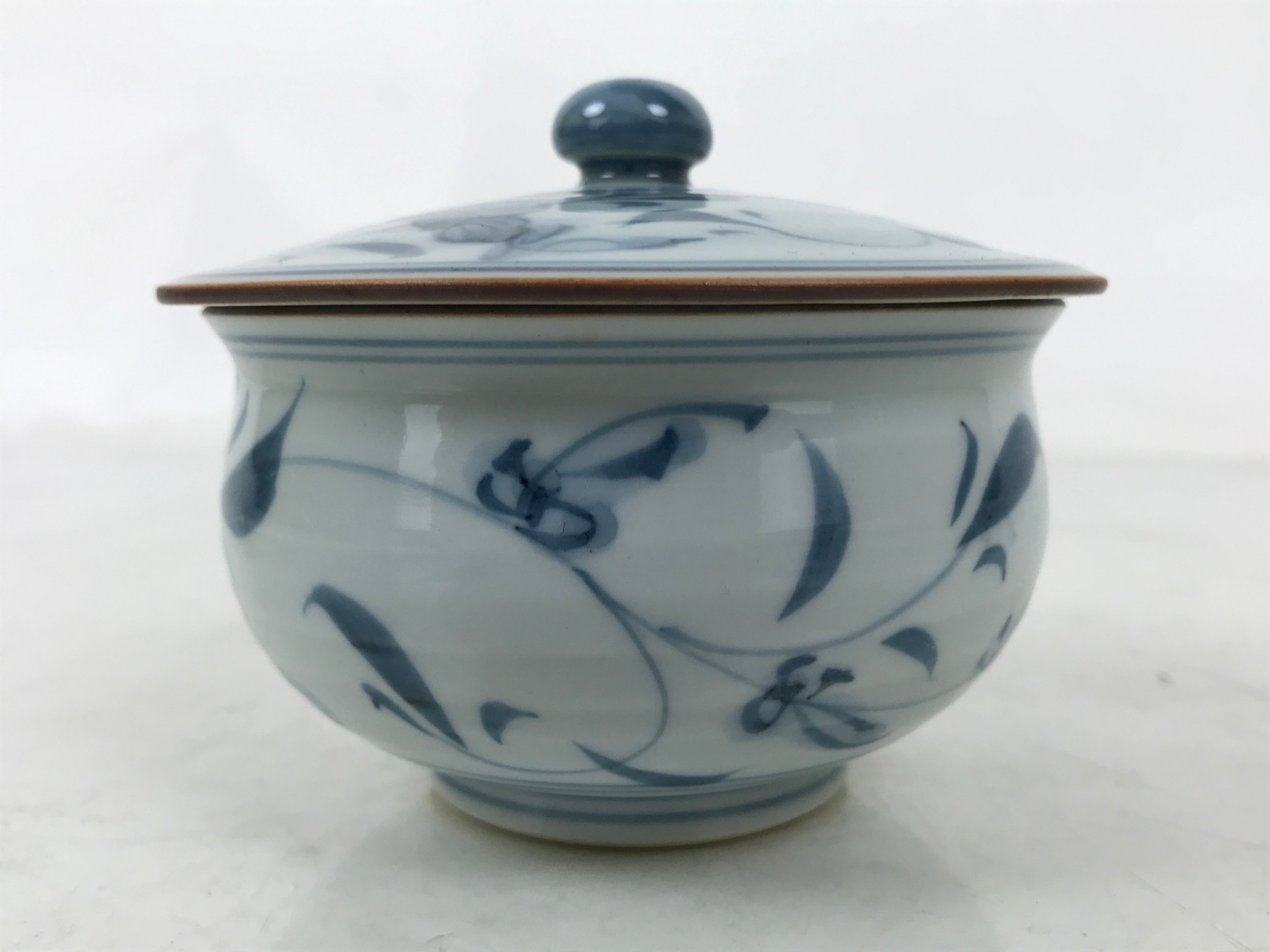 Japanese Arita Porcelain Lidded Teacup Sometsuke Flowers Blue White Yunomi TC603