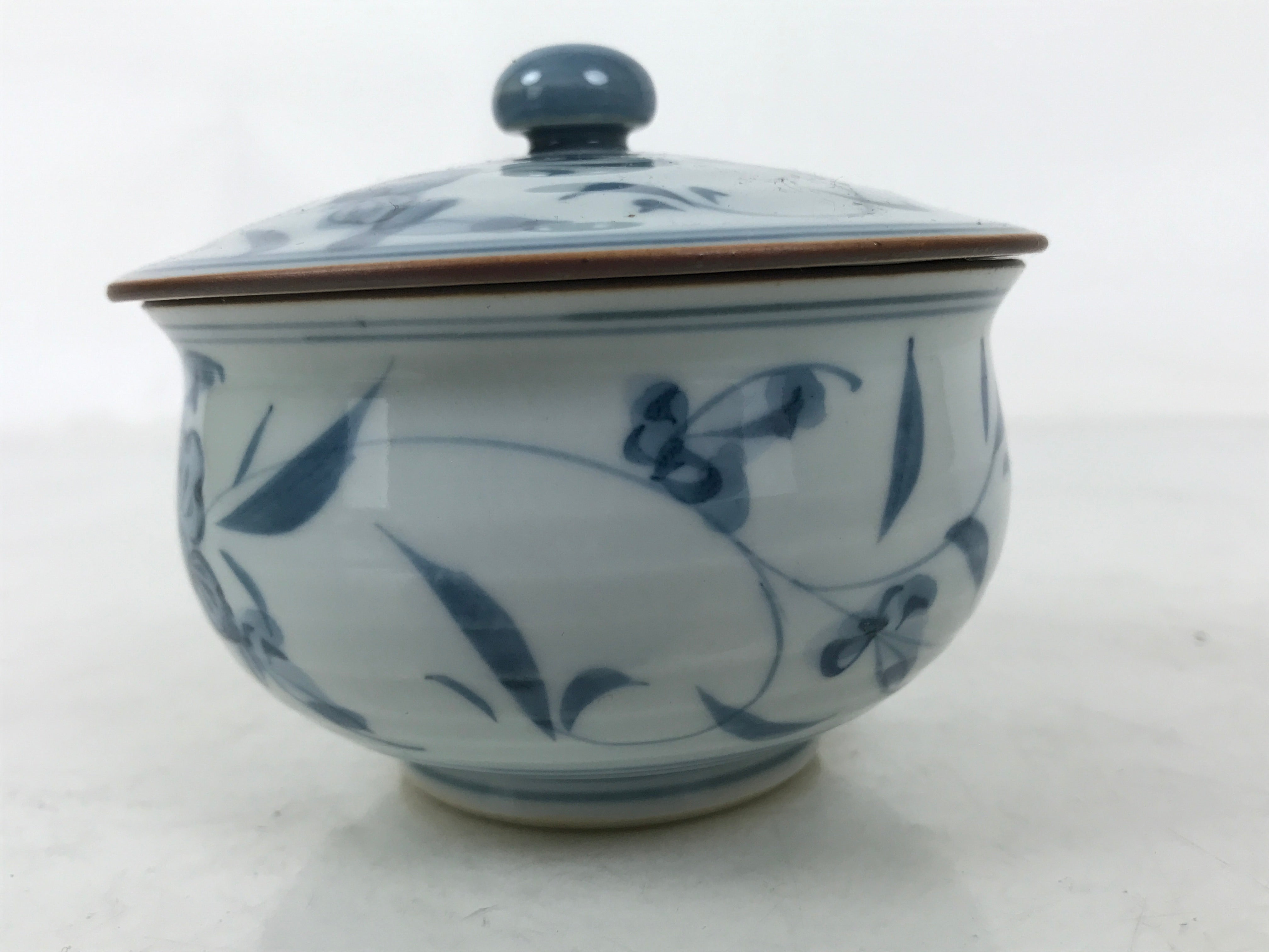Japanese Arita Porcelain Lidded Teacup Sometsuke Flowers Blue White Yunomi TC604