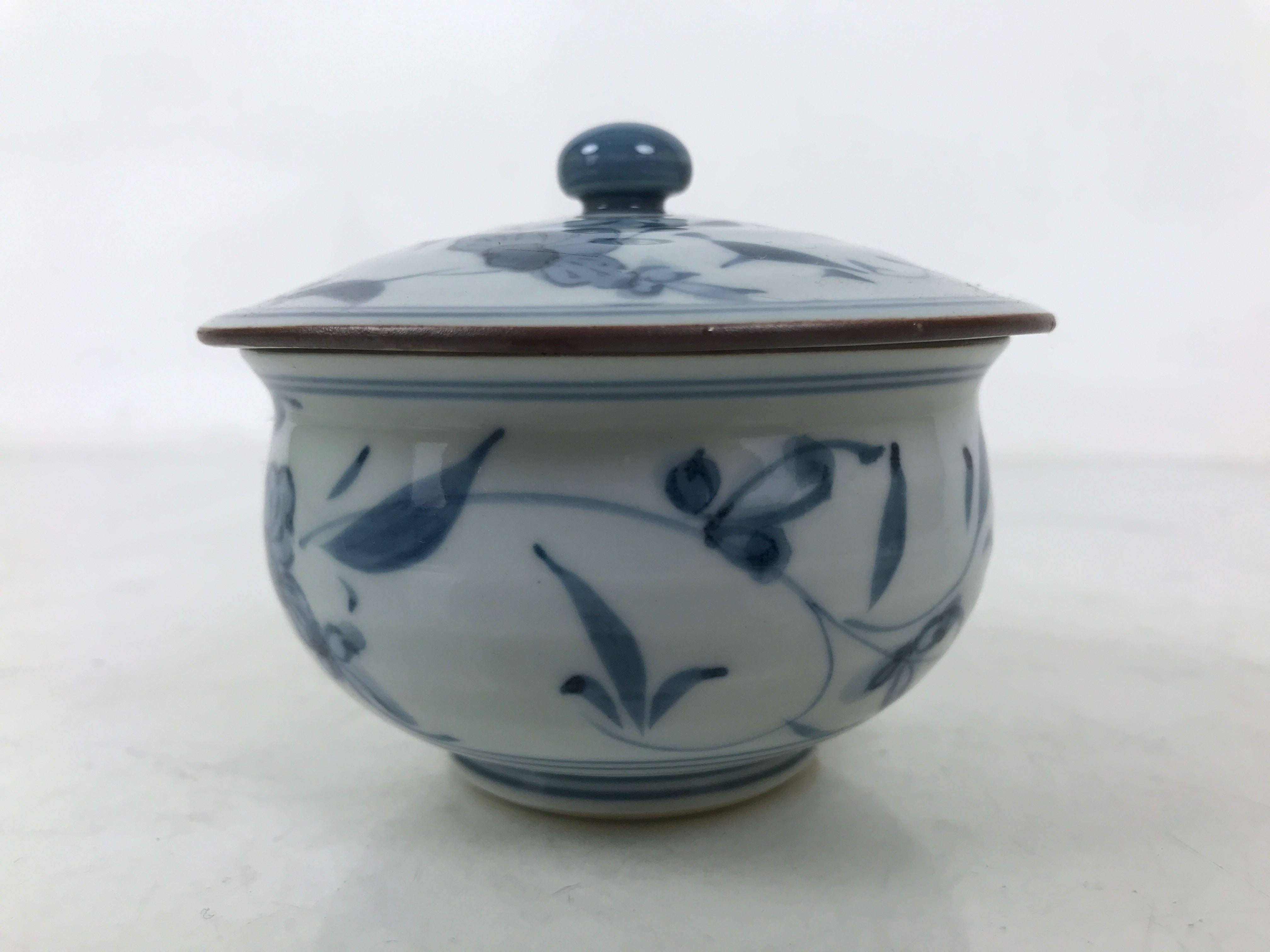 Japanese Arita Porcelain Lidded Teacup Sometsuke Flowers Blue White Yunomi TC605