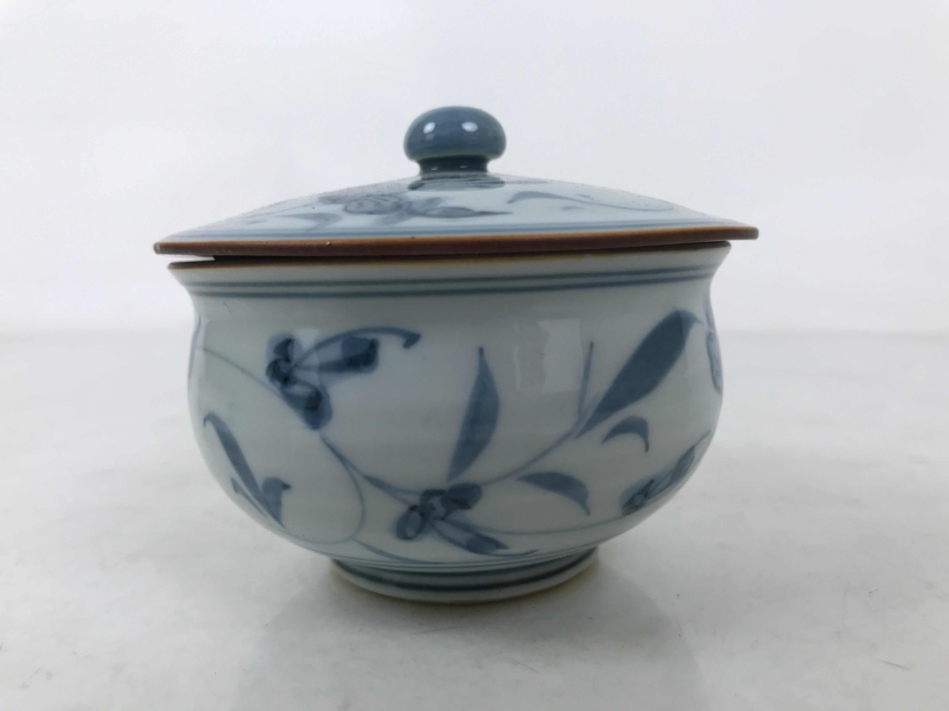 Japanese Arita Porcelain Lidded Teacup Sometsuke Flowers Blue White Yunomi TC606