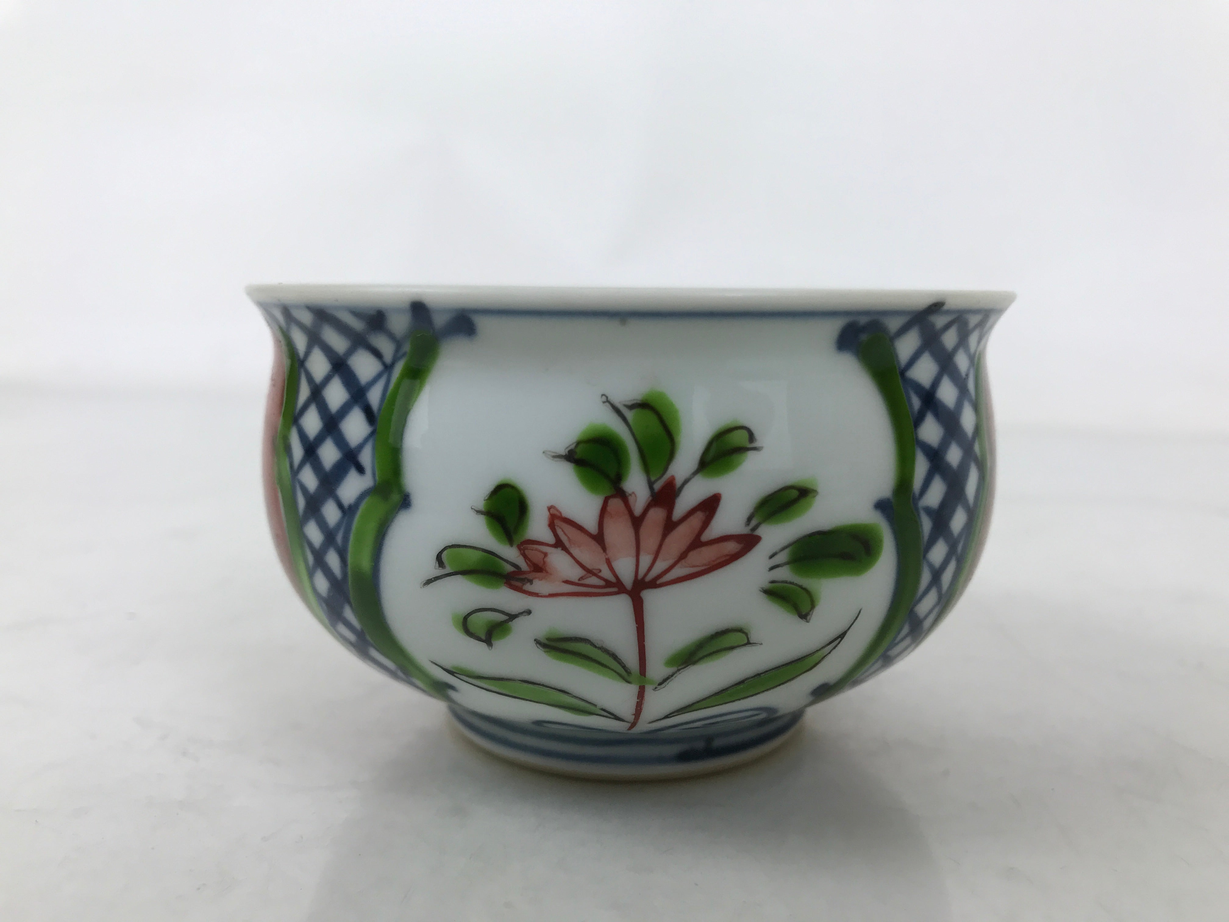 Japanese Arita Porcelain Teacup Vtg Red Blue Lotus Flower Sencha Yunomi TC574