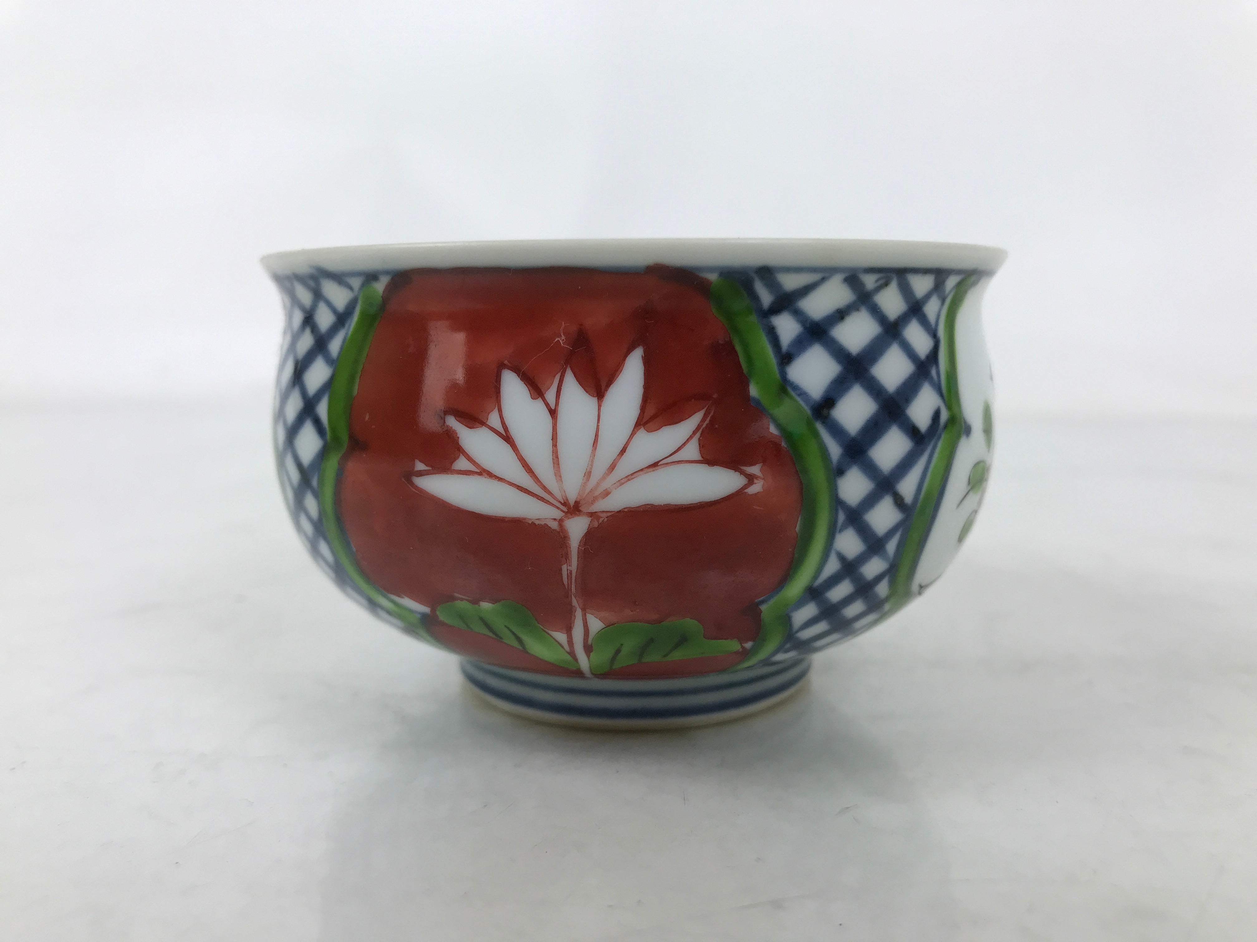 Japanese Arita Porcelain Teacup Vtg Red Blue Lotus Flower Sencha Yunomi TC575