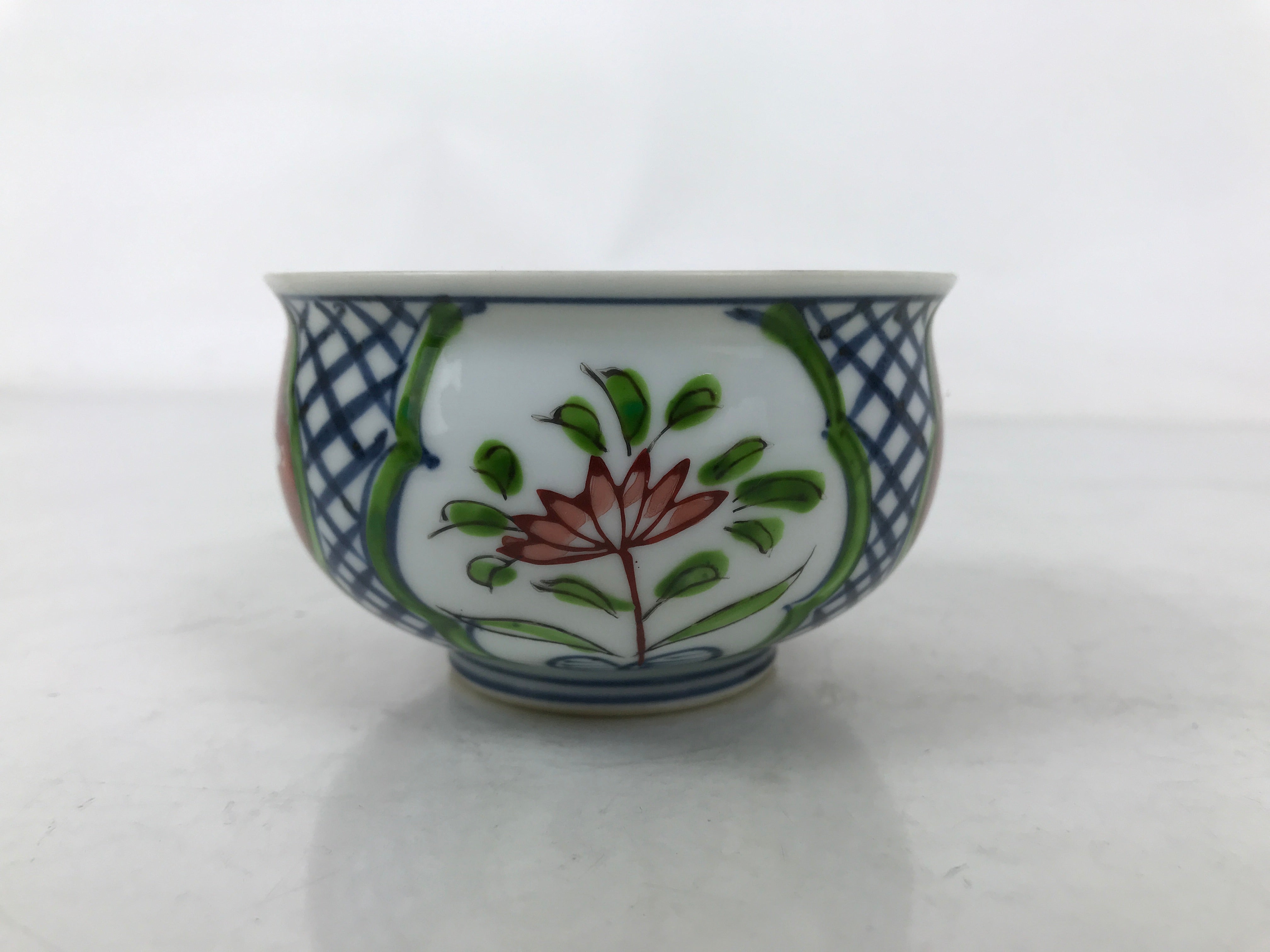 Japanese Arita Porcelain Teacup Vtg Red Blue Lotus Flower Sencha Yunomi TC575