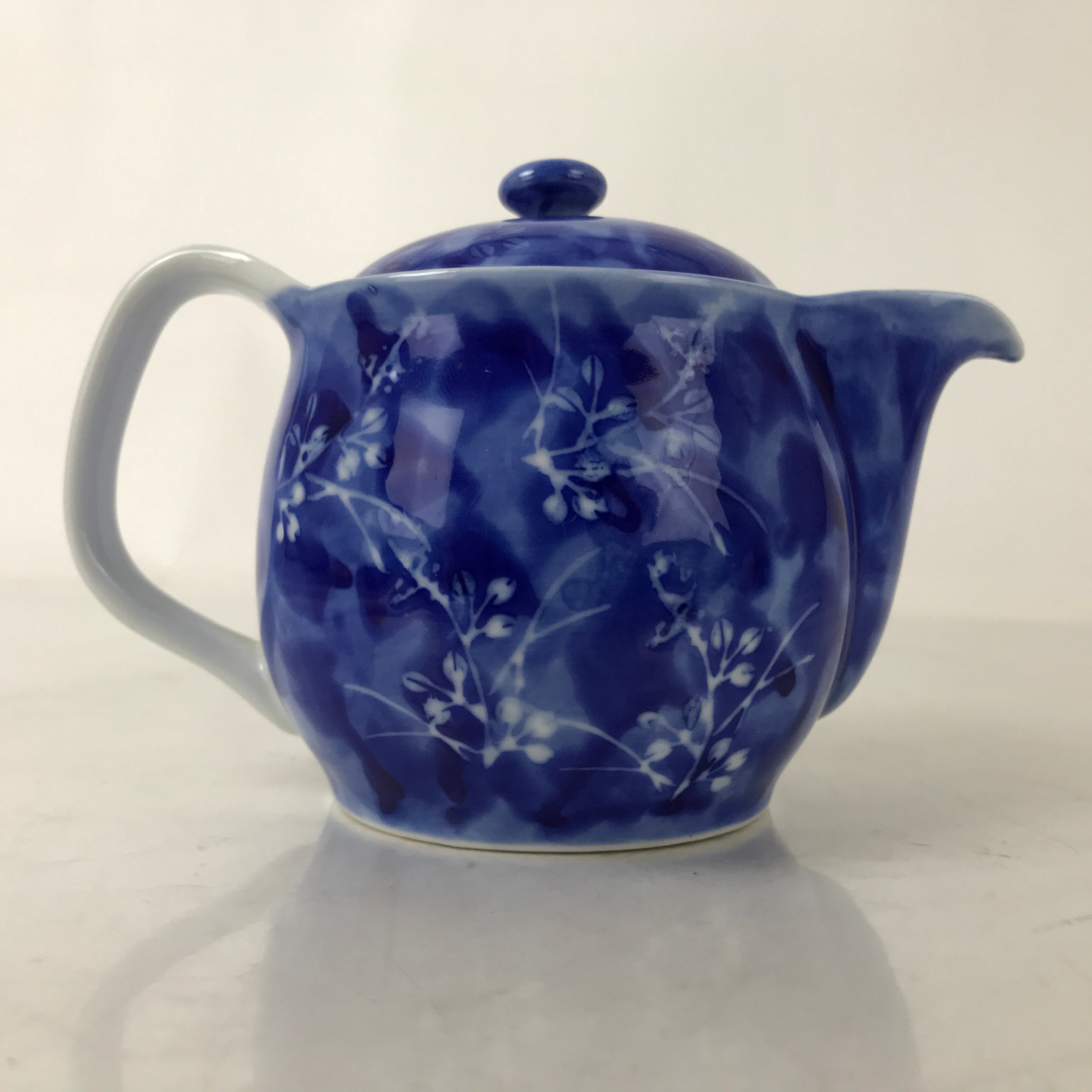 Japanese Arita Ware Ceramic Lidded Teapot Vtg Blue White Leaves W/ Strainer Y248