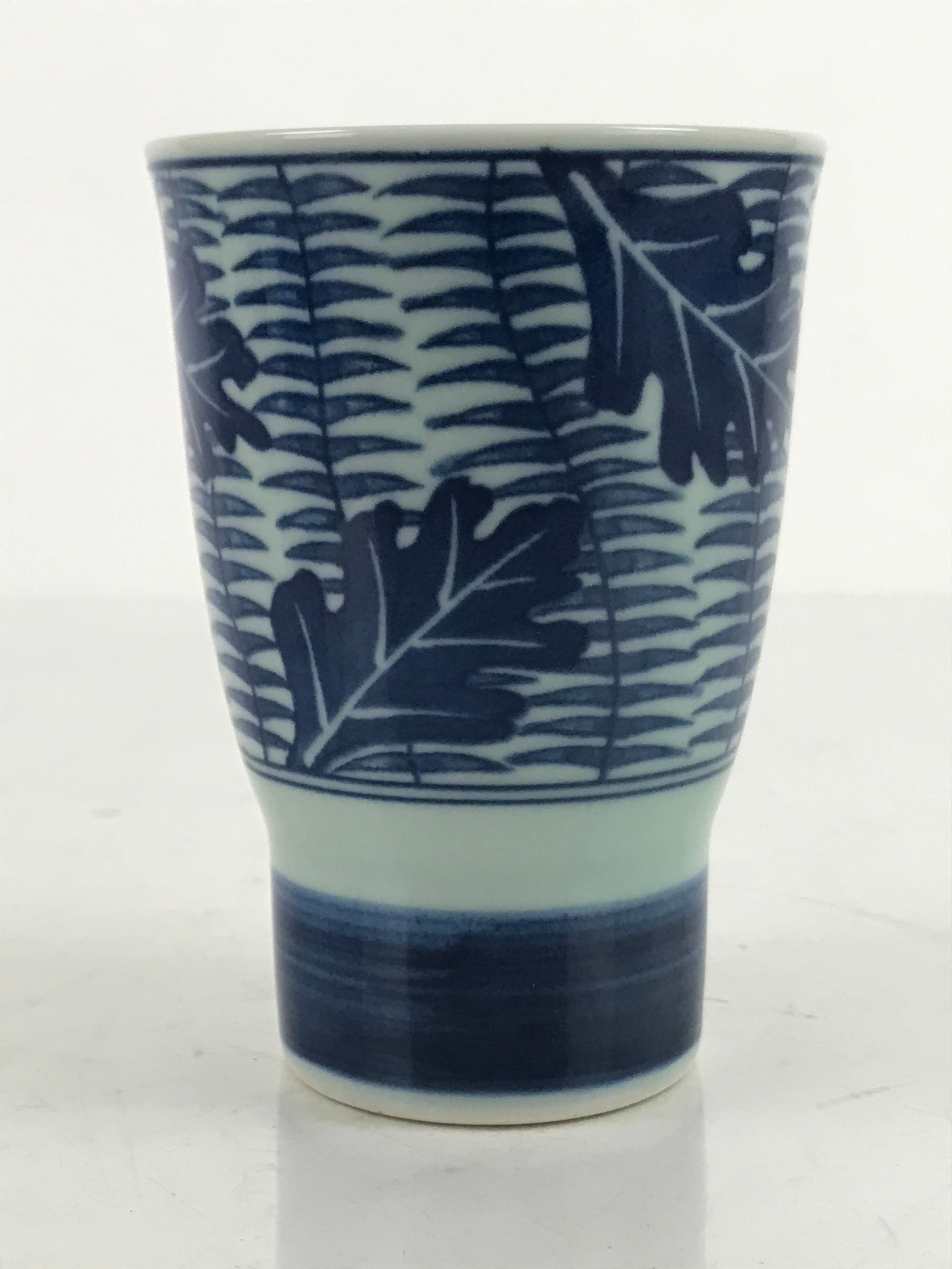 Japanese Arita Ware Porcelain Teacup Vtg Yunomi Sometsuke Blue White Leaf TC509
