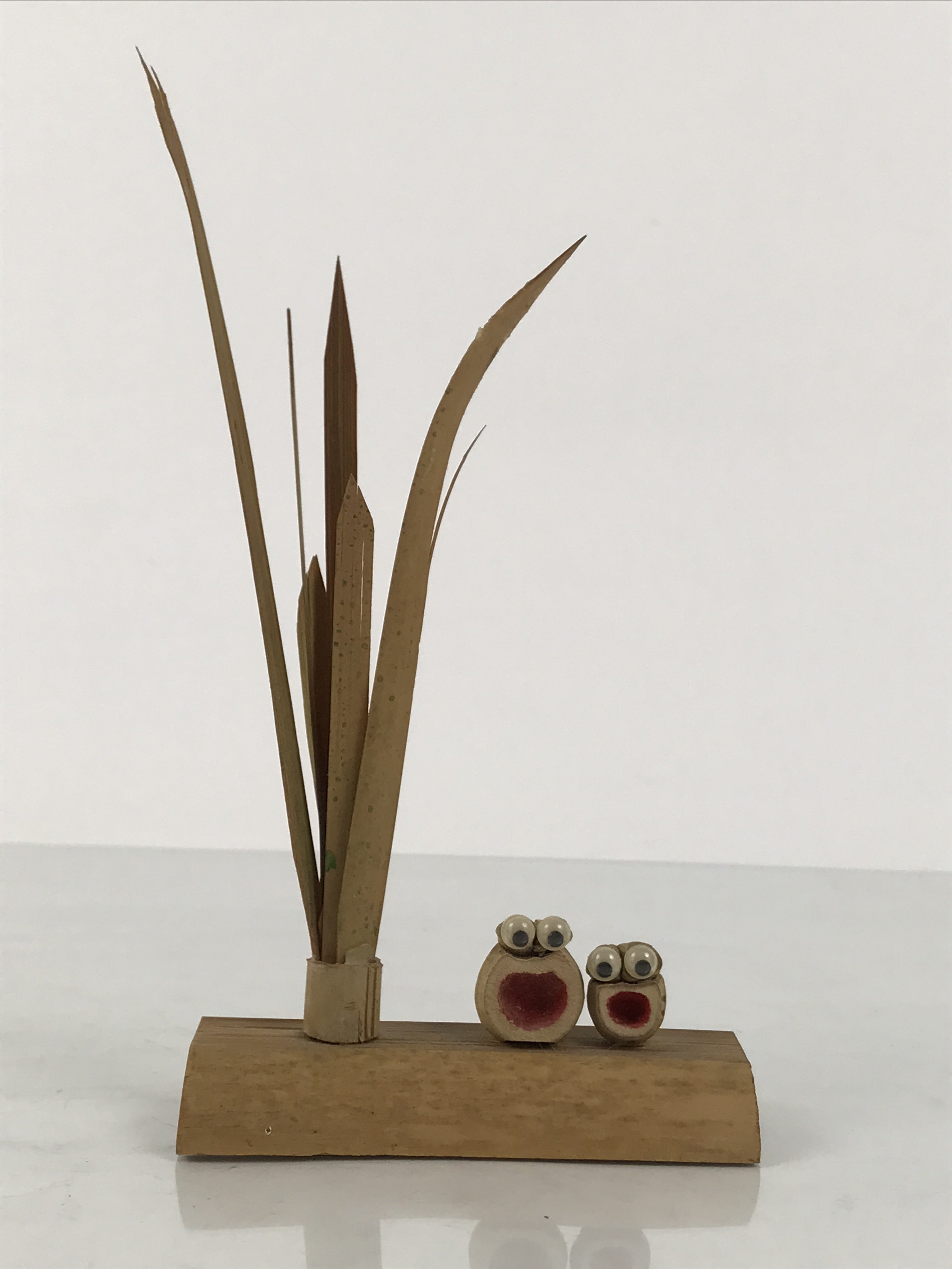 Japanese Bamboo Kokeshi Grass Vtg Singing Frogs Figurine Handcrafted Brown KF801