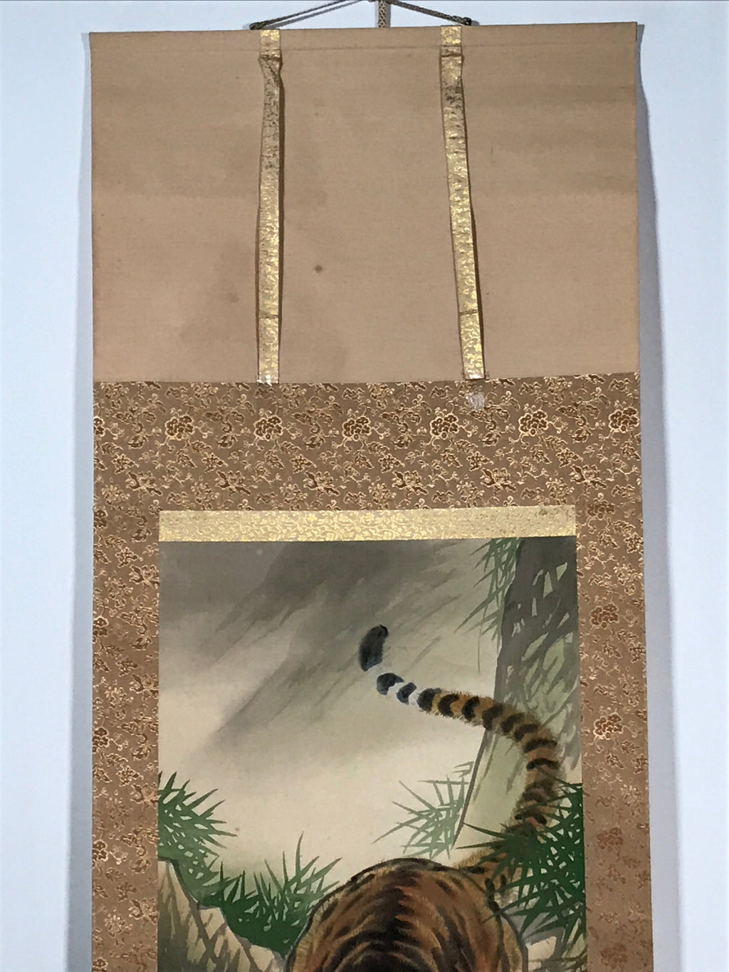 Japanese Boxed Hanging Scroll Vtg Roaring Tiger Color Kakejiku Chagake SC968