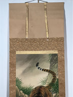 Japanese Boxed Hanging Scroll Vtg Roaring Tiger Color Kakejiku Chagake SC968