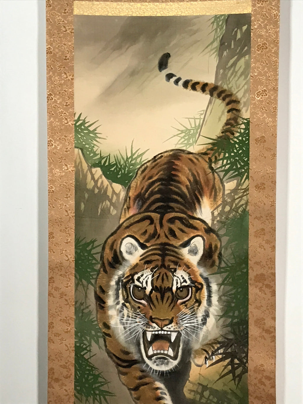 Japanese Boxed Hanging Scroll Vtg Roaring Tiger Color Kakejiku Chagake SC968
