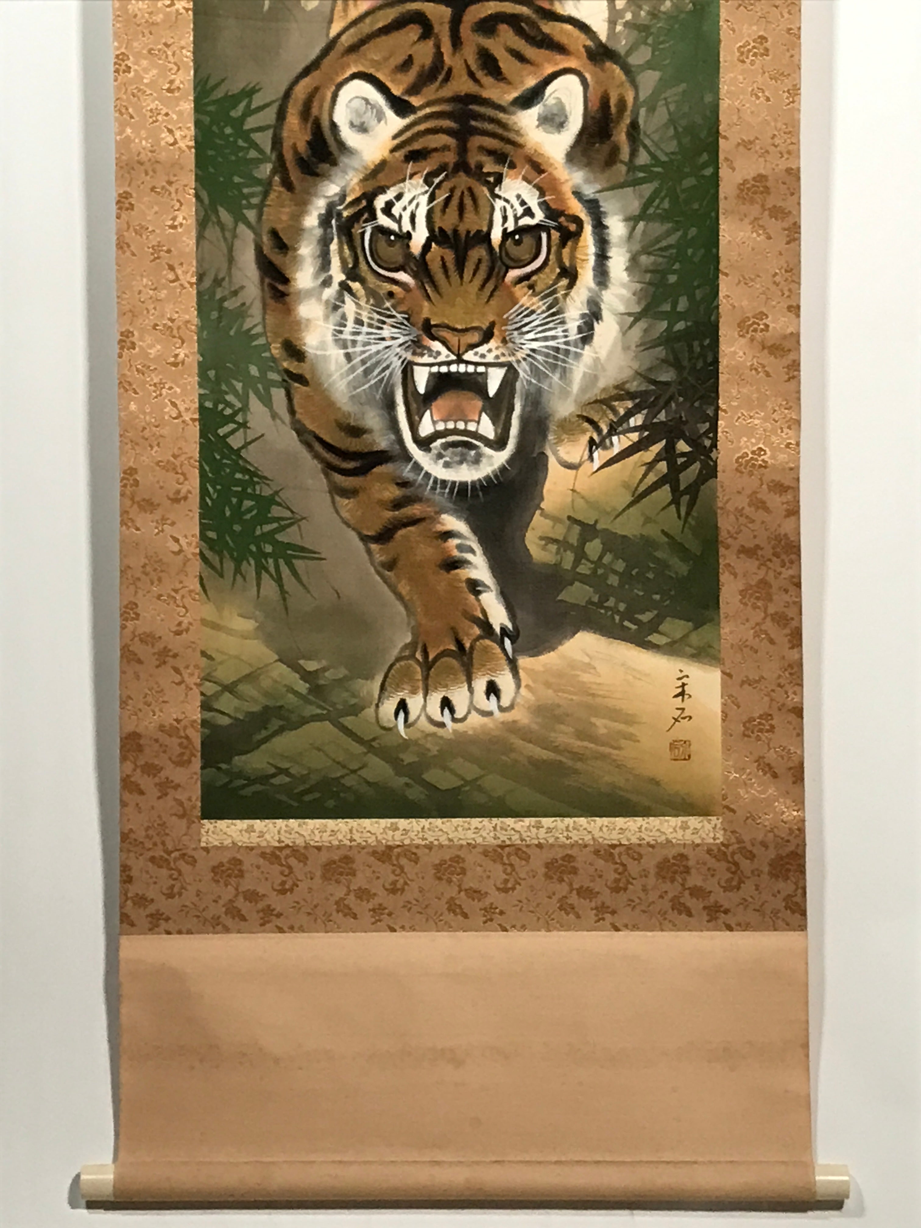 Japanese Boxed Hanging Scroll Vtg Roaring Tiger Color Kakejiku Chagake SC968