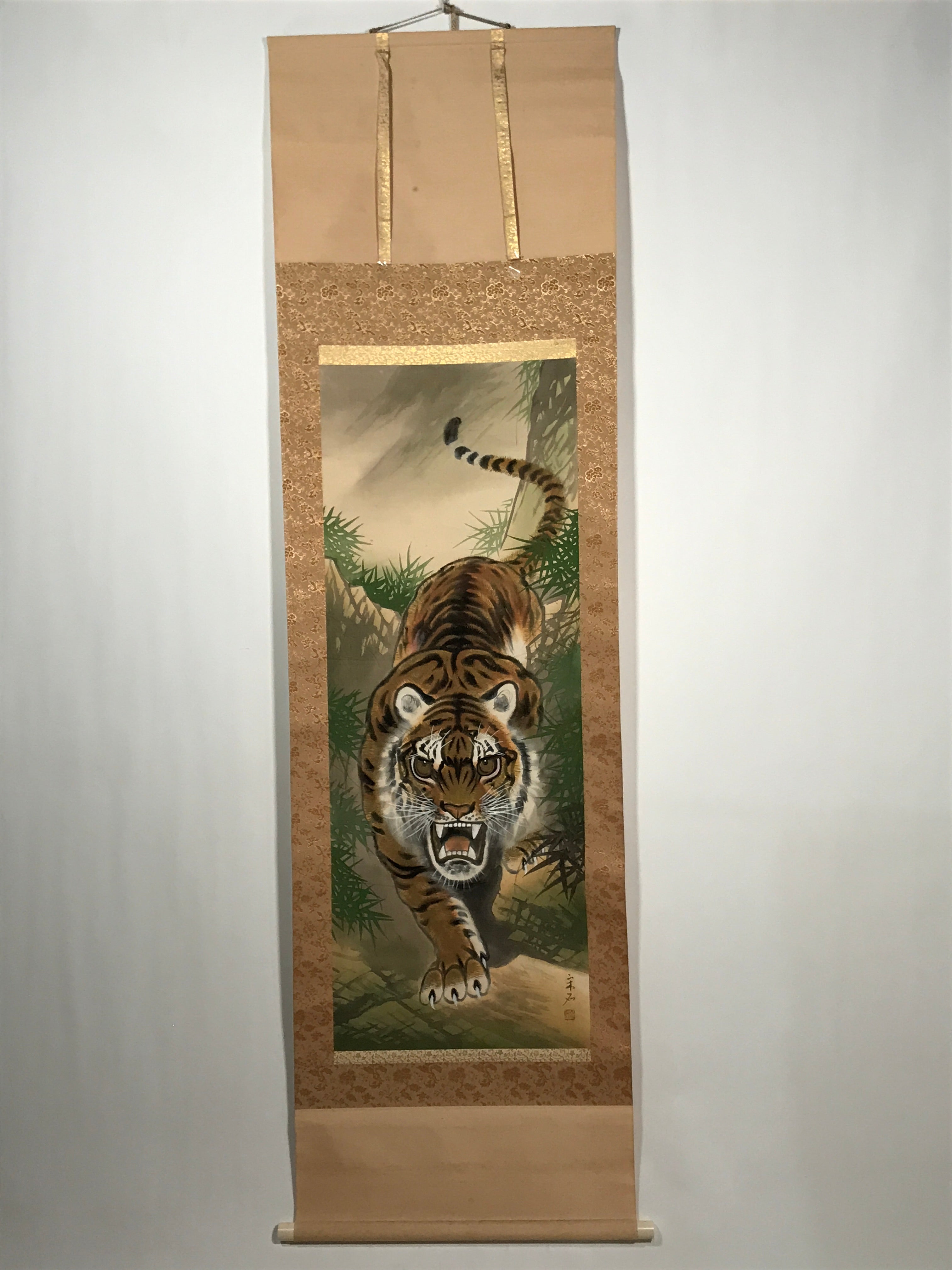 Japanese Boxed Hanging Scroll Vtg Roaring Tiger Color Kakejiku Chagake SC968