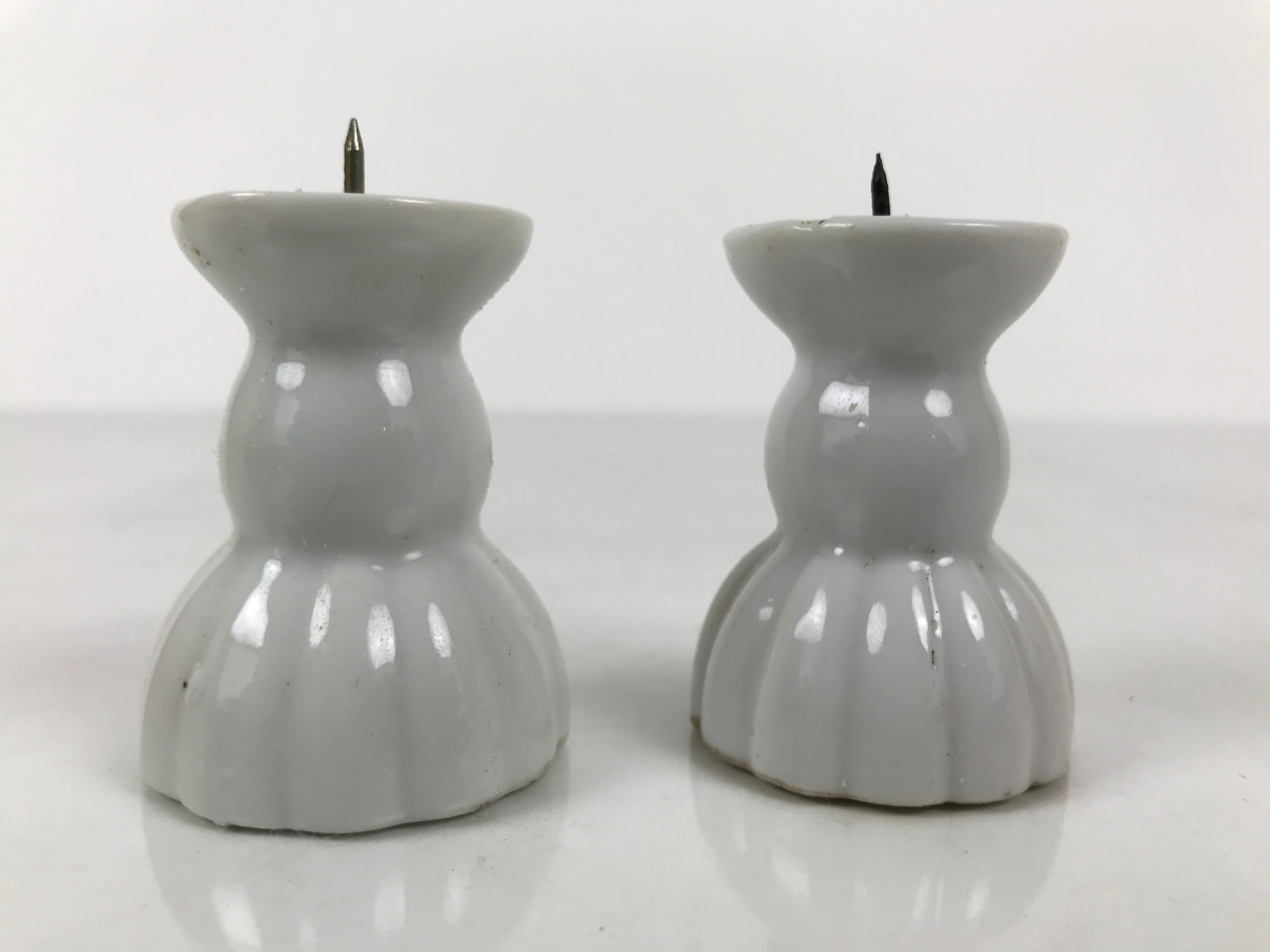 Japanese Buddhist Altar Porcelain Candle Stand 2pcs Shokudai Simple White BA827