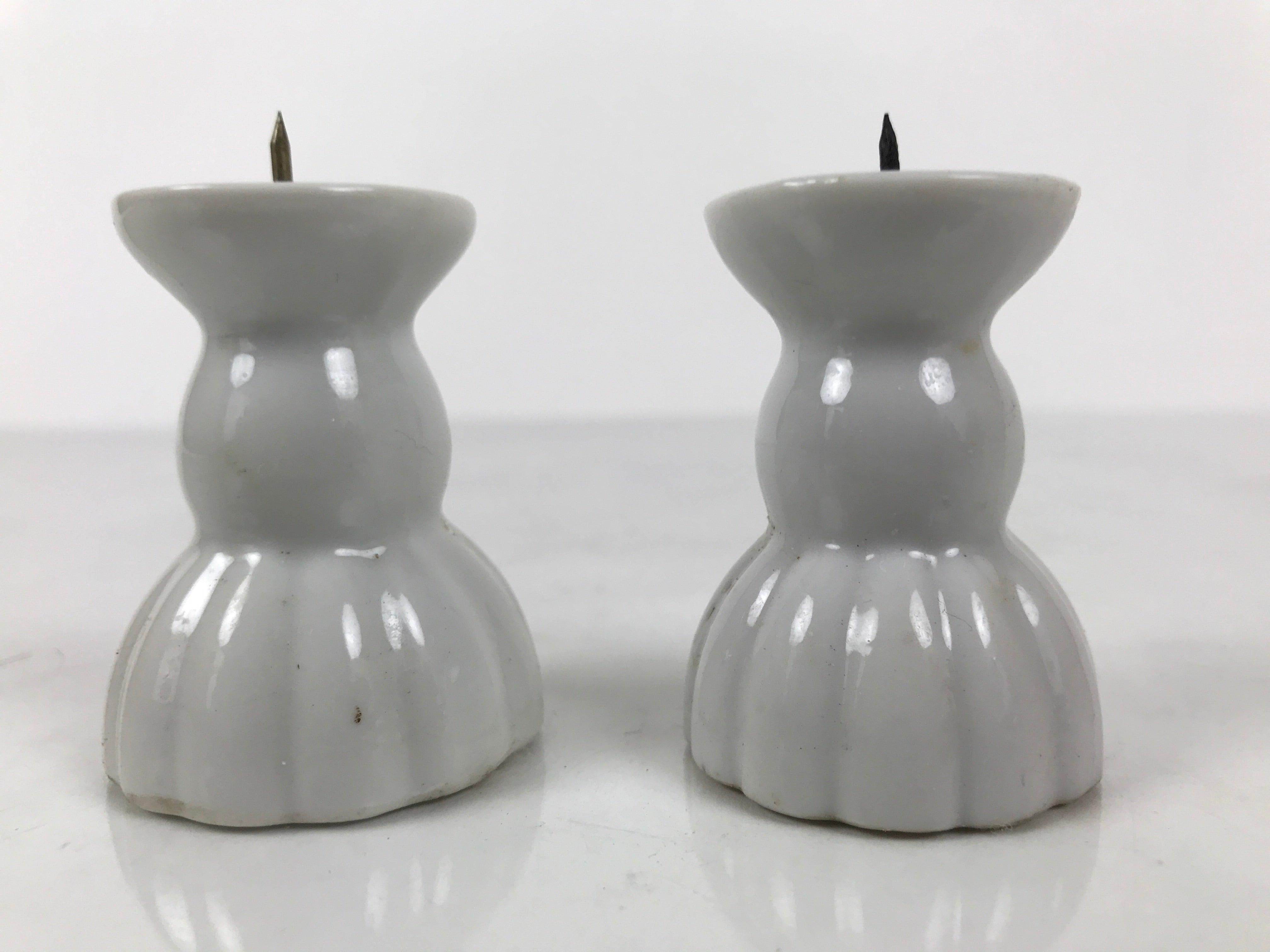 Japanese Buddhist Altar Porcelain Candle Stand 2pcs Shokudai Simple White BA827