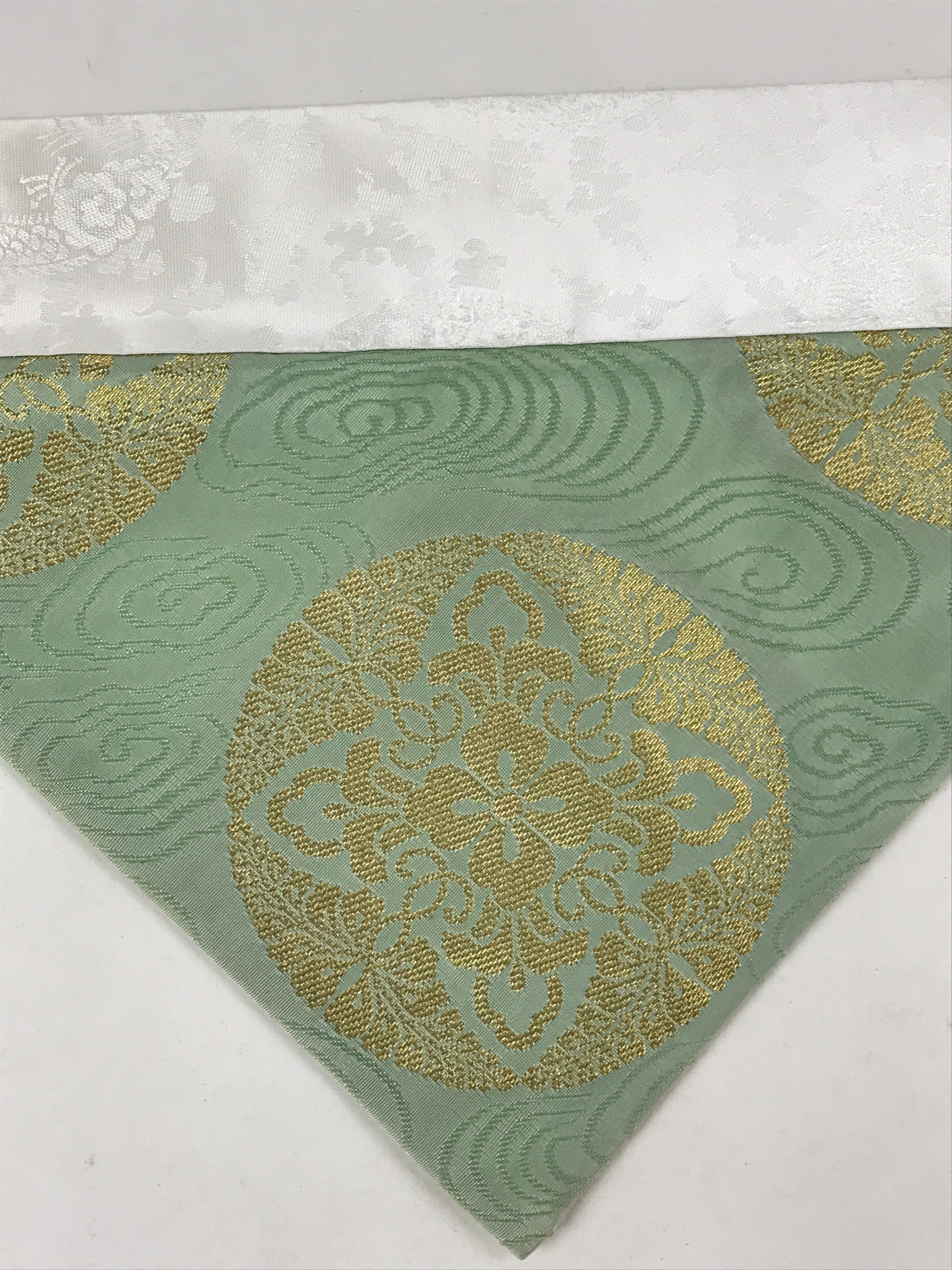 Japanese Buddhist Altar Silk Tablecloth Uchishiki Vtg Triangle Gold Green BA95