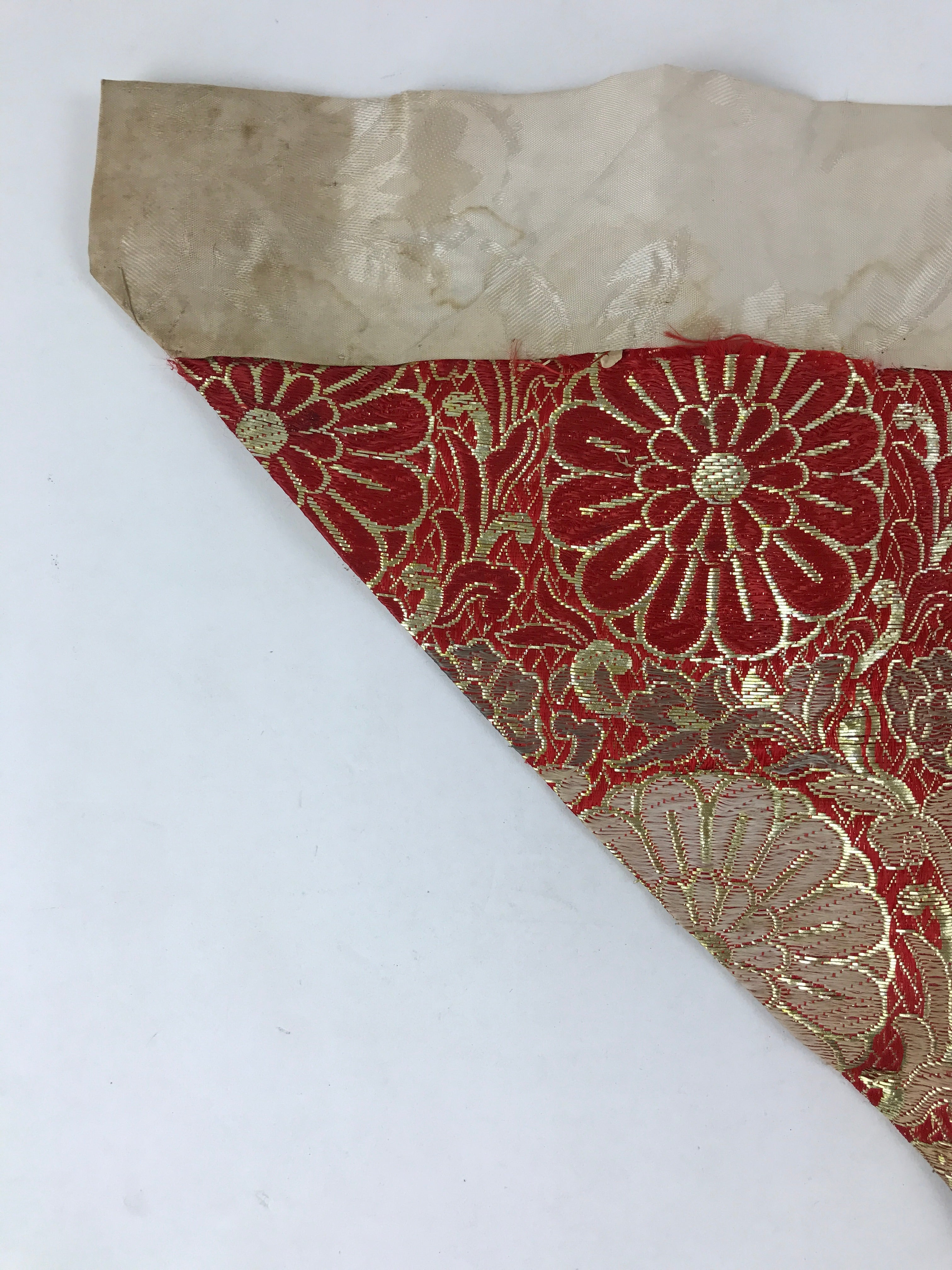 Japanese Buddhist Altar Silk Tablecloth Uchishiki Vtg Triangle Red Gold BA97