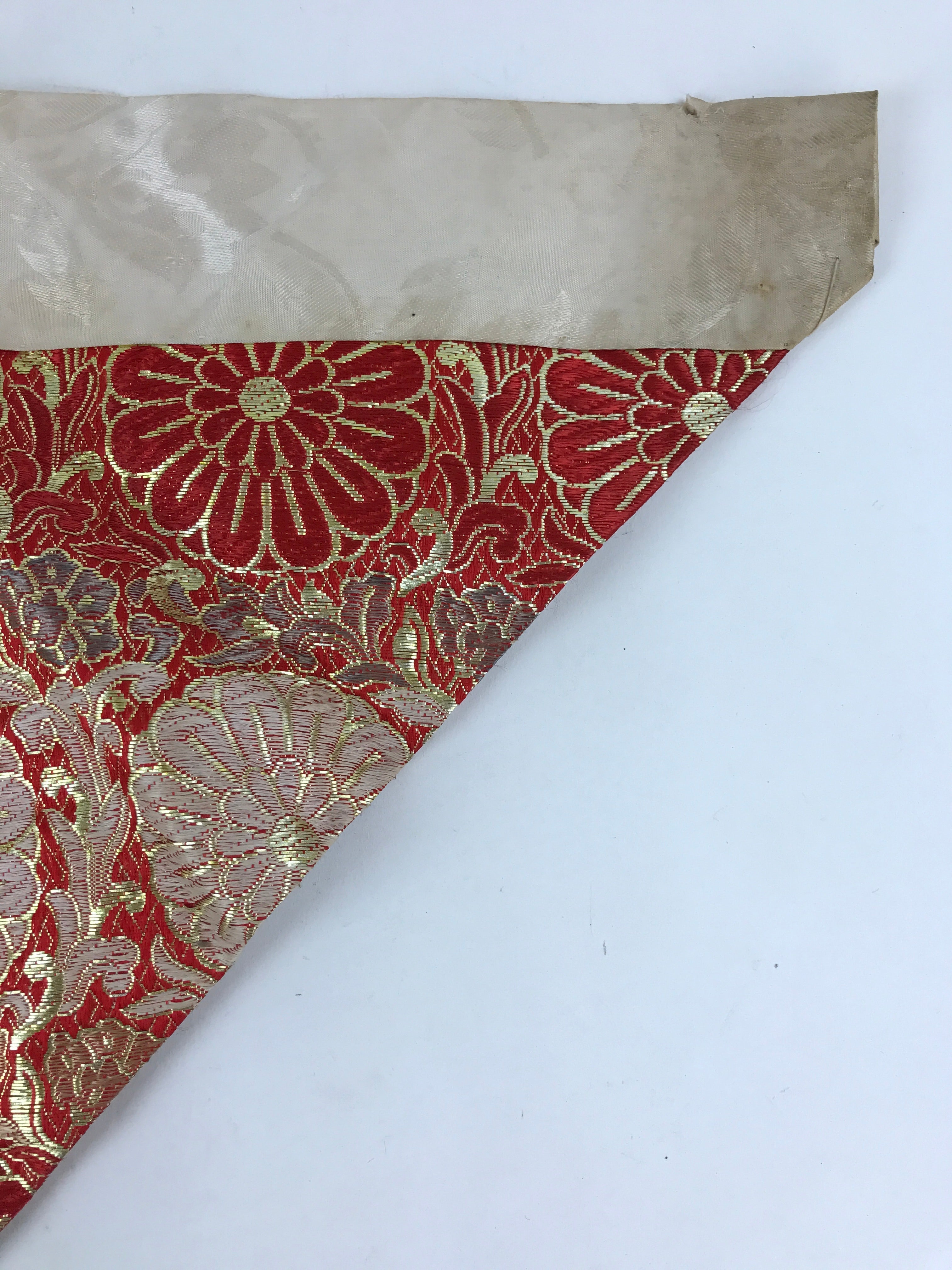 Japanese Buddhist Altar Silk Tablecloth Uchishiki Vtg Triangle Red Gold BA97