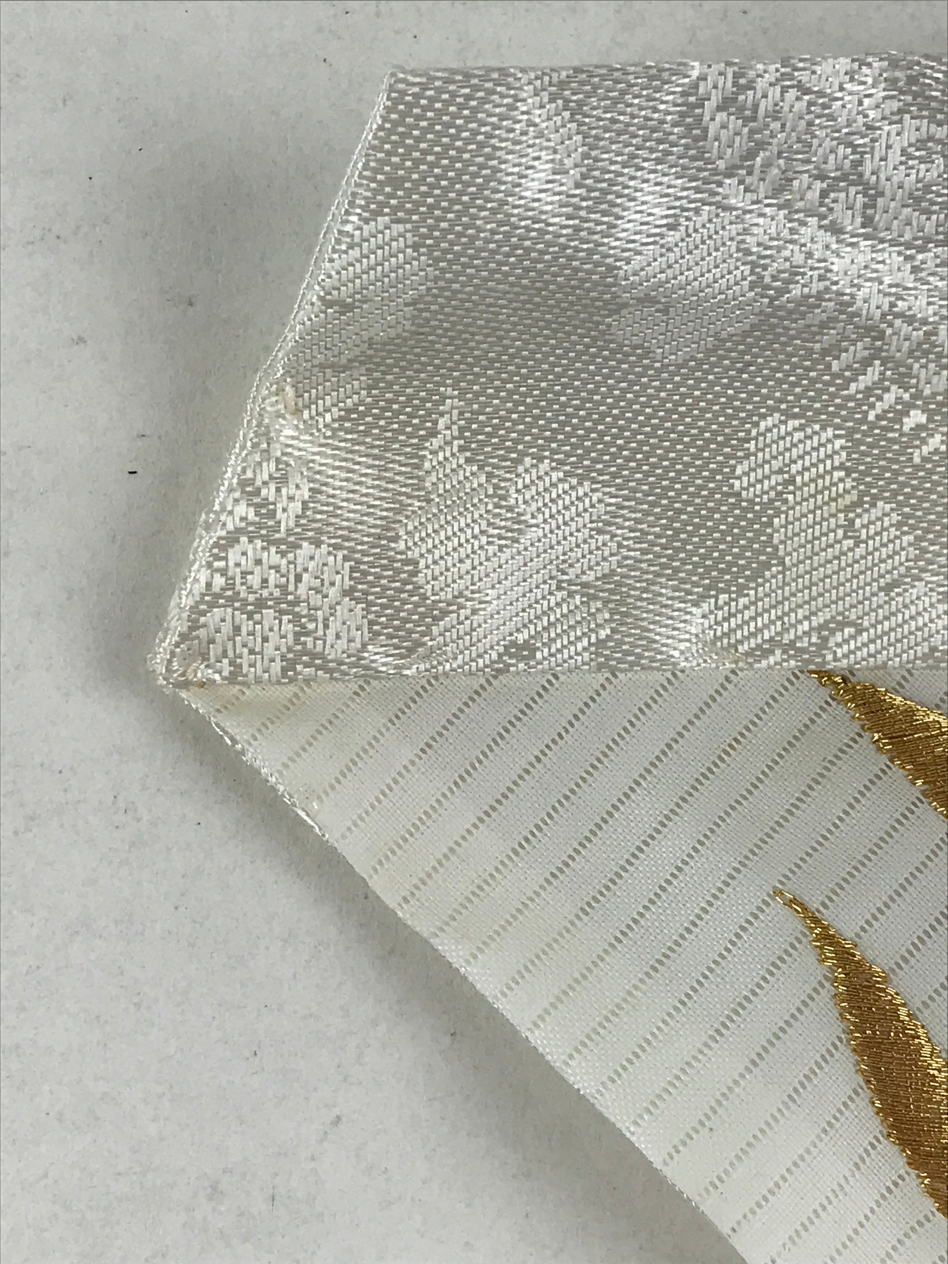 Japanese Buddhist Altar Tablecloth Silk Uchishiki Triangle Uwajoku White BA48