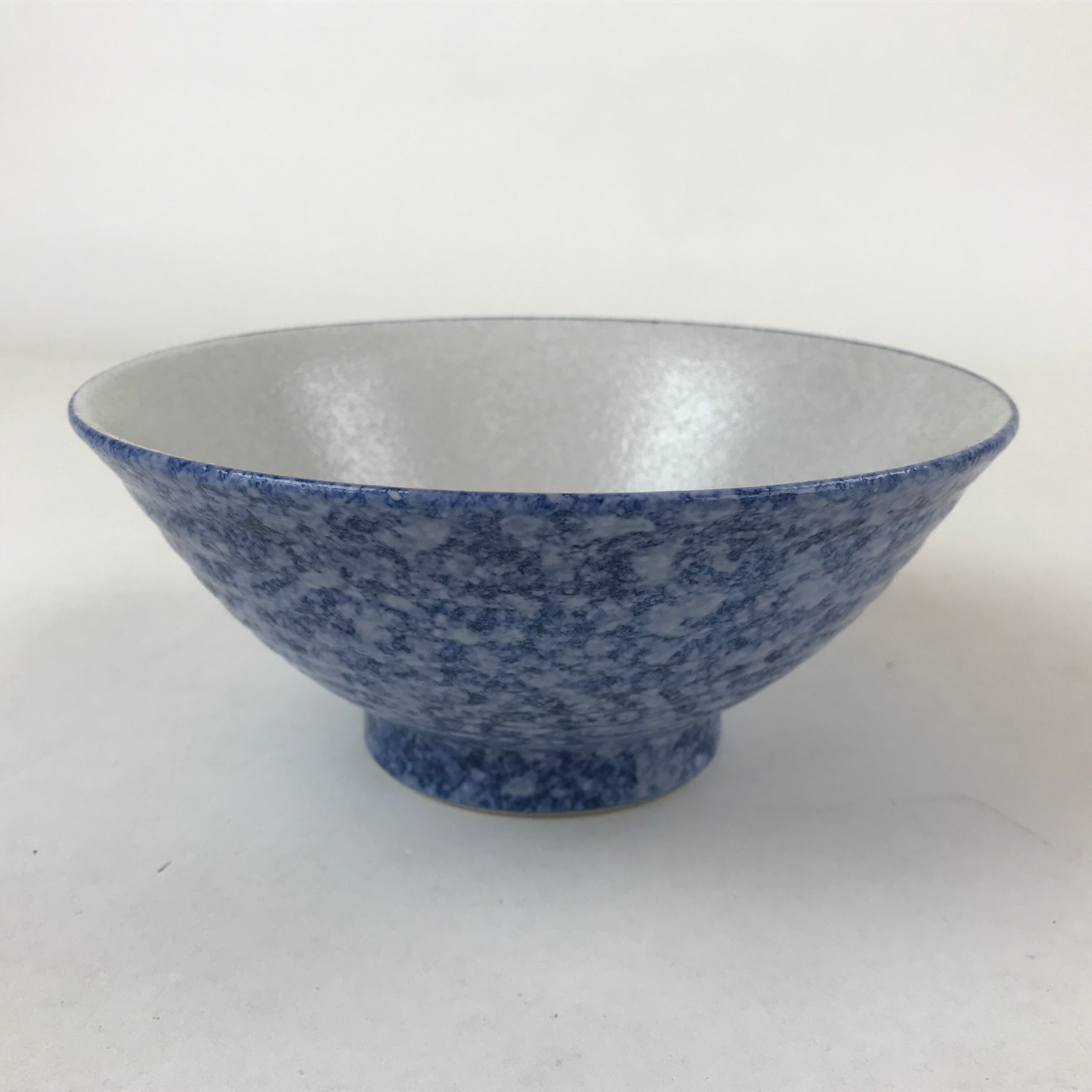 Japanese Ceramic Big Bowl Vtg White Light Blue Flower Ramen Donburi PY607