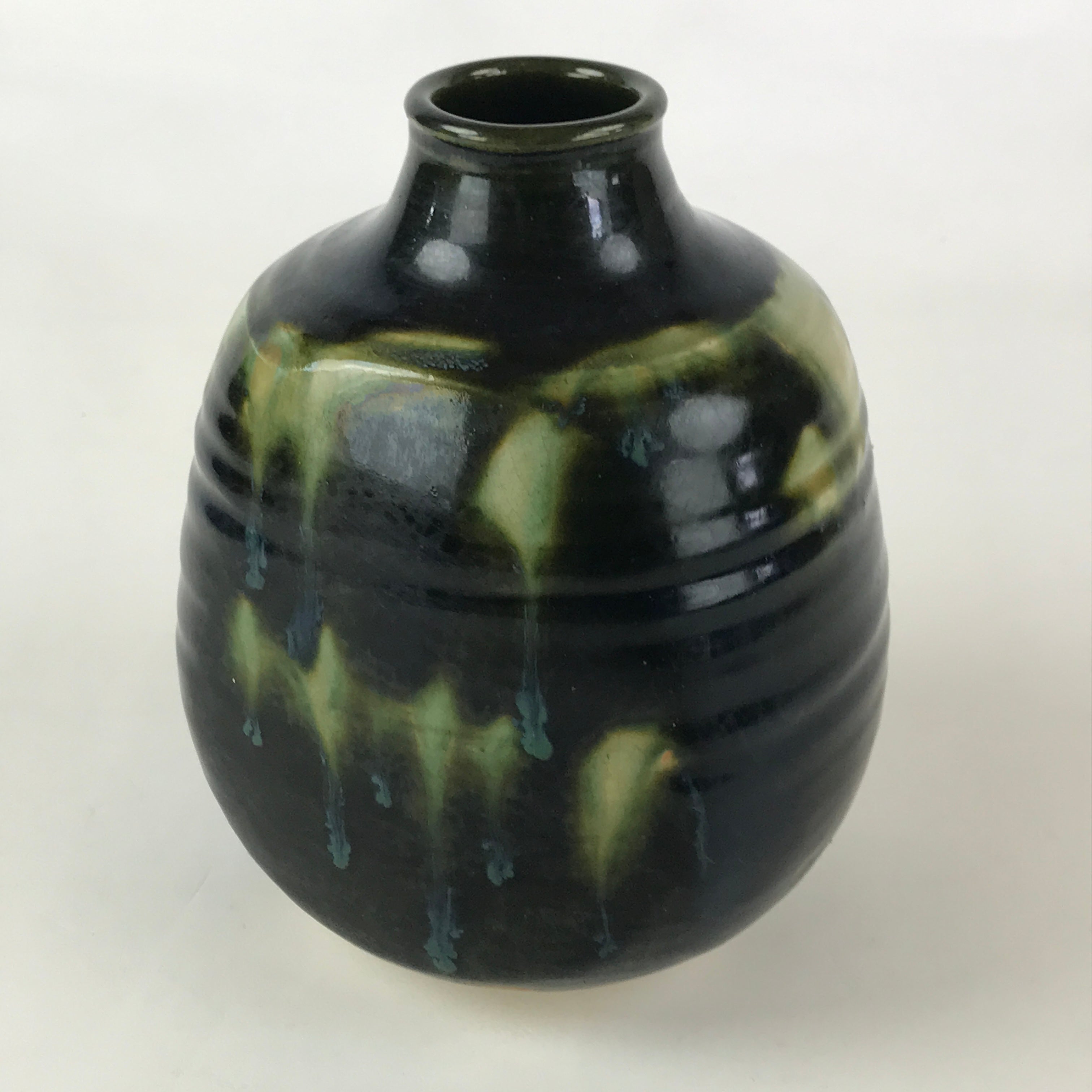 creative pottery, green glazed clay pots, japanese ceramic vessel