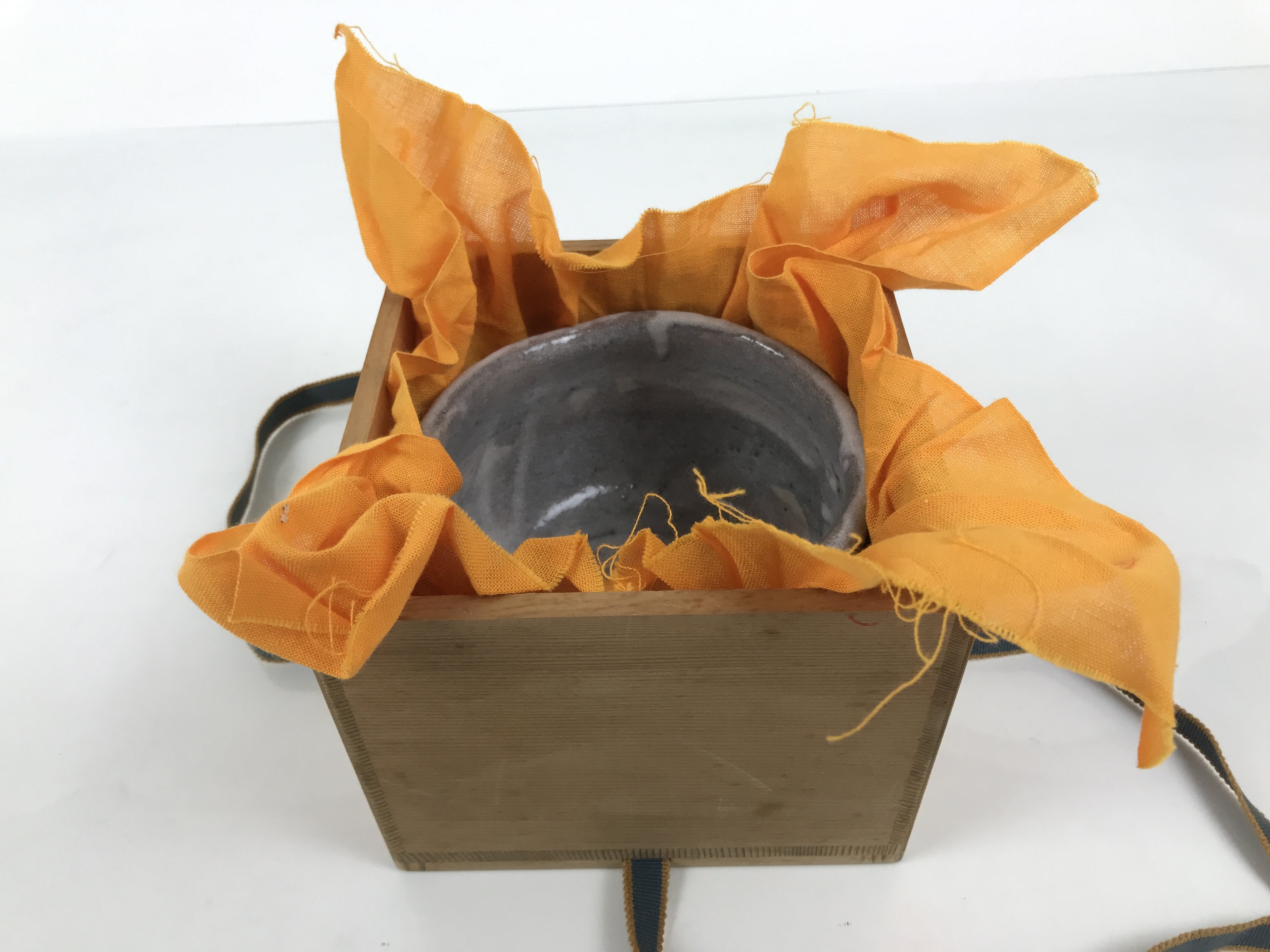 Japanese Ceramic Green Tea Bowl Matcha Chawan Pottery Gray Shino Wood Box PX807