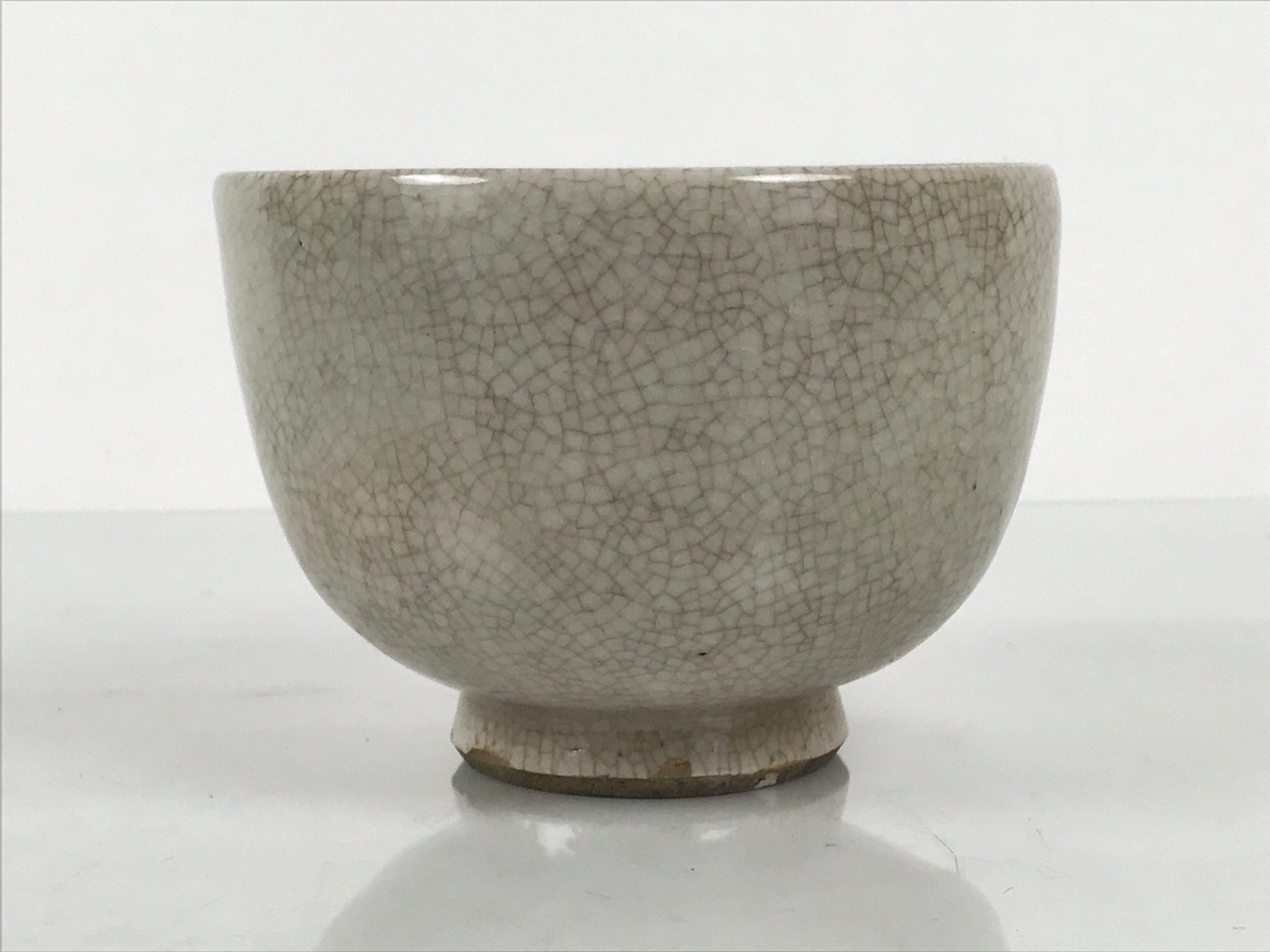 Japanese Ceramic Green Tea Bowl Matcha Chawan Pottery Off-White Crackle CHB157