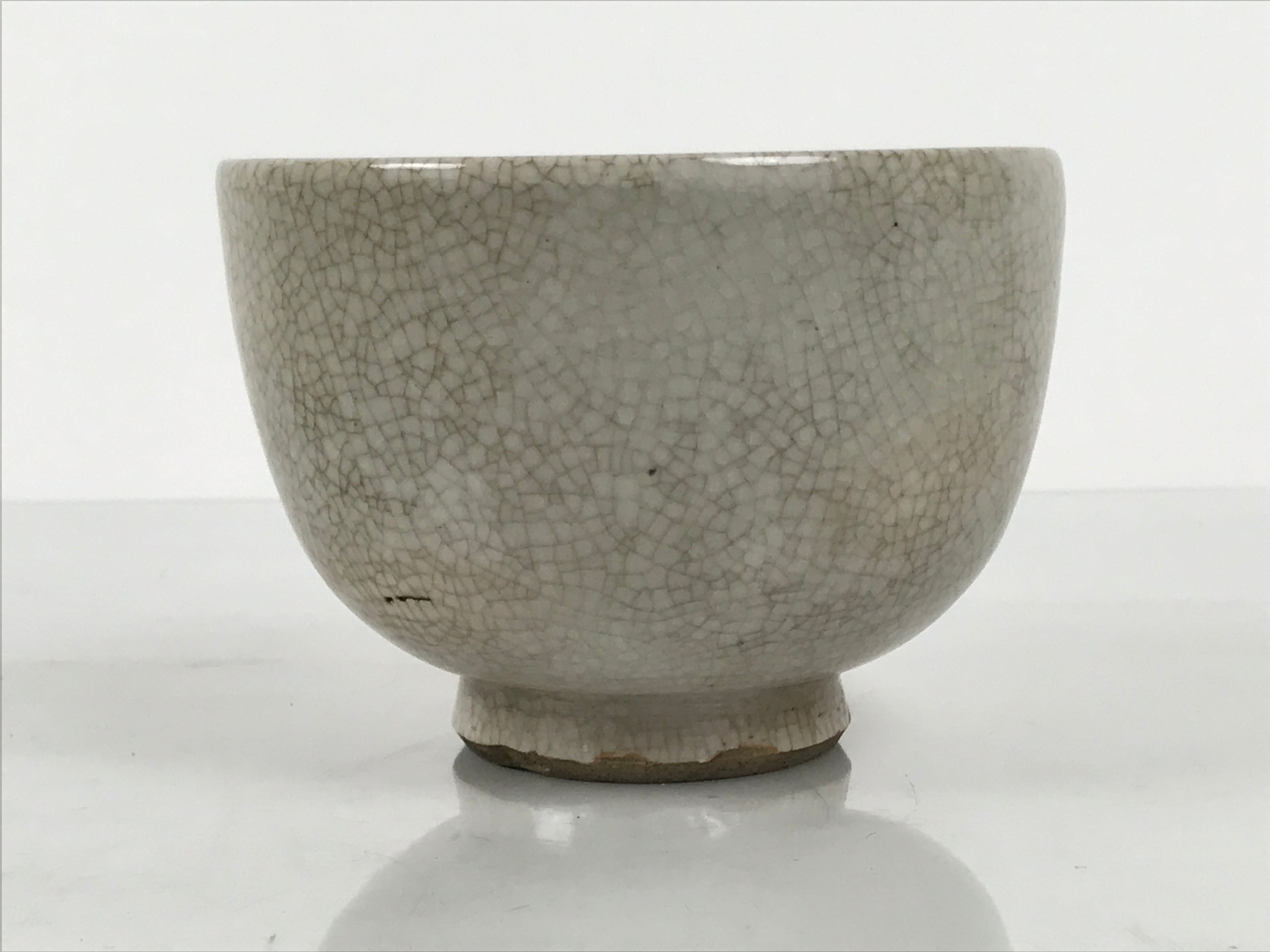 Japanese Ceramic Green Tea Bowl Matcha Chawan Pottery Off-White Crackle CHB157