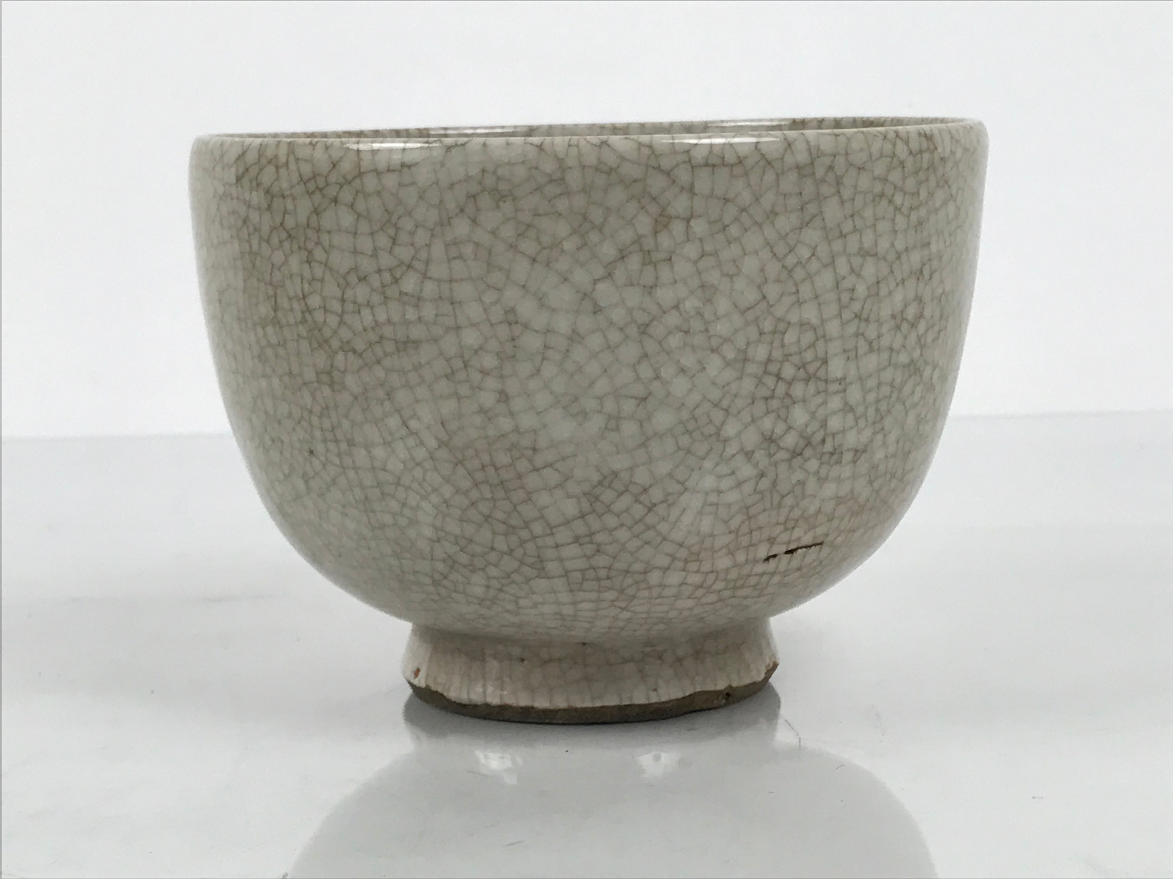 Japanese Ceramic Green Tea Bowl Matcha Chawan Pottery Off-White Crackle CHB157