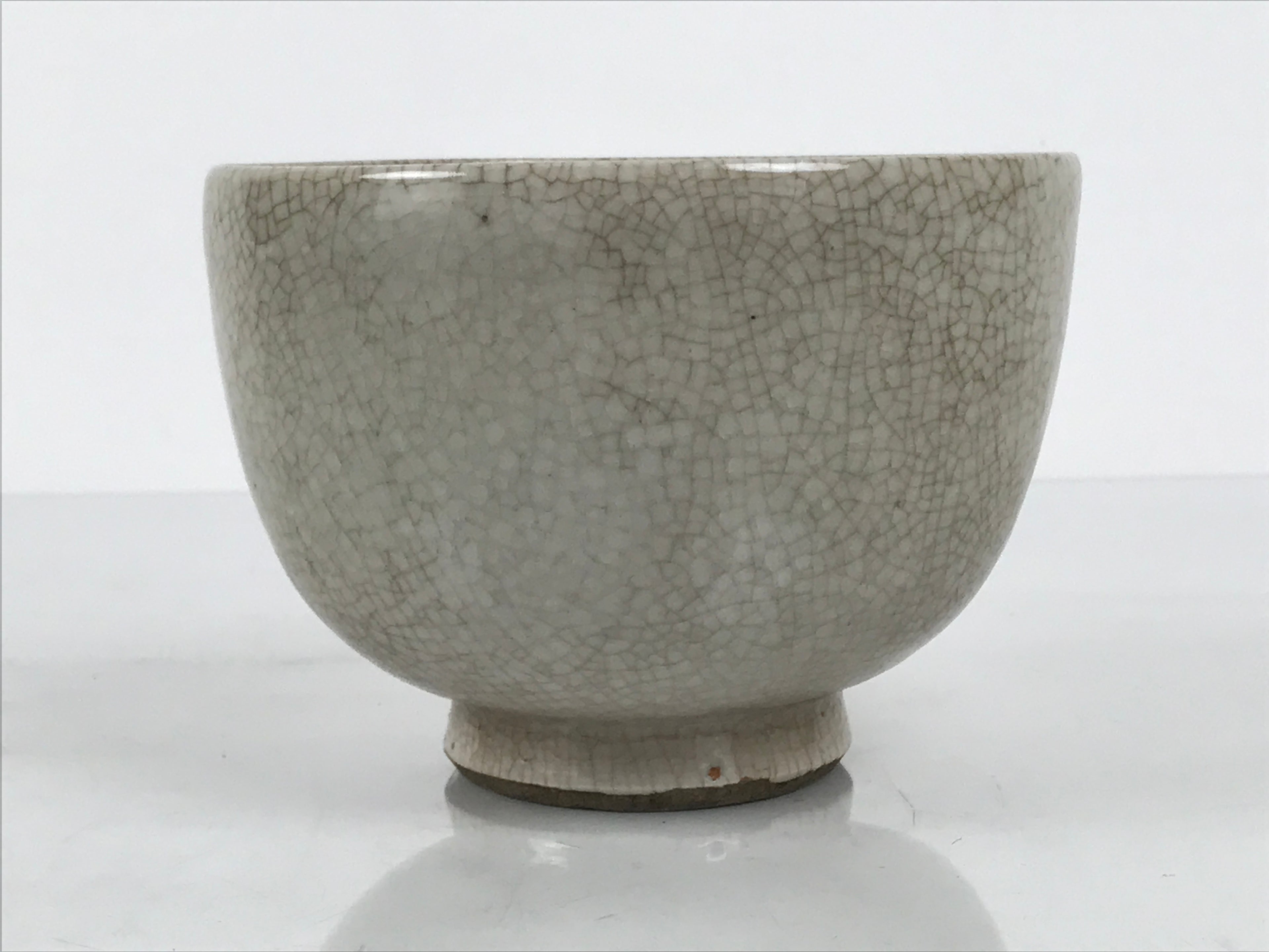 Japanese Ceramic Green Tea Bowl Matcha Chawan Pottery Off-White Crackle CHB157