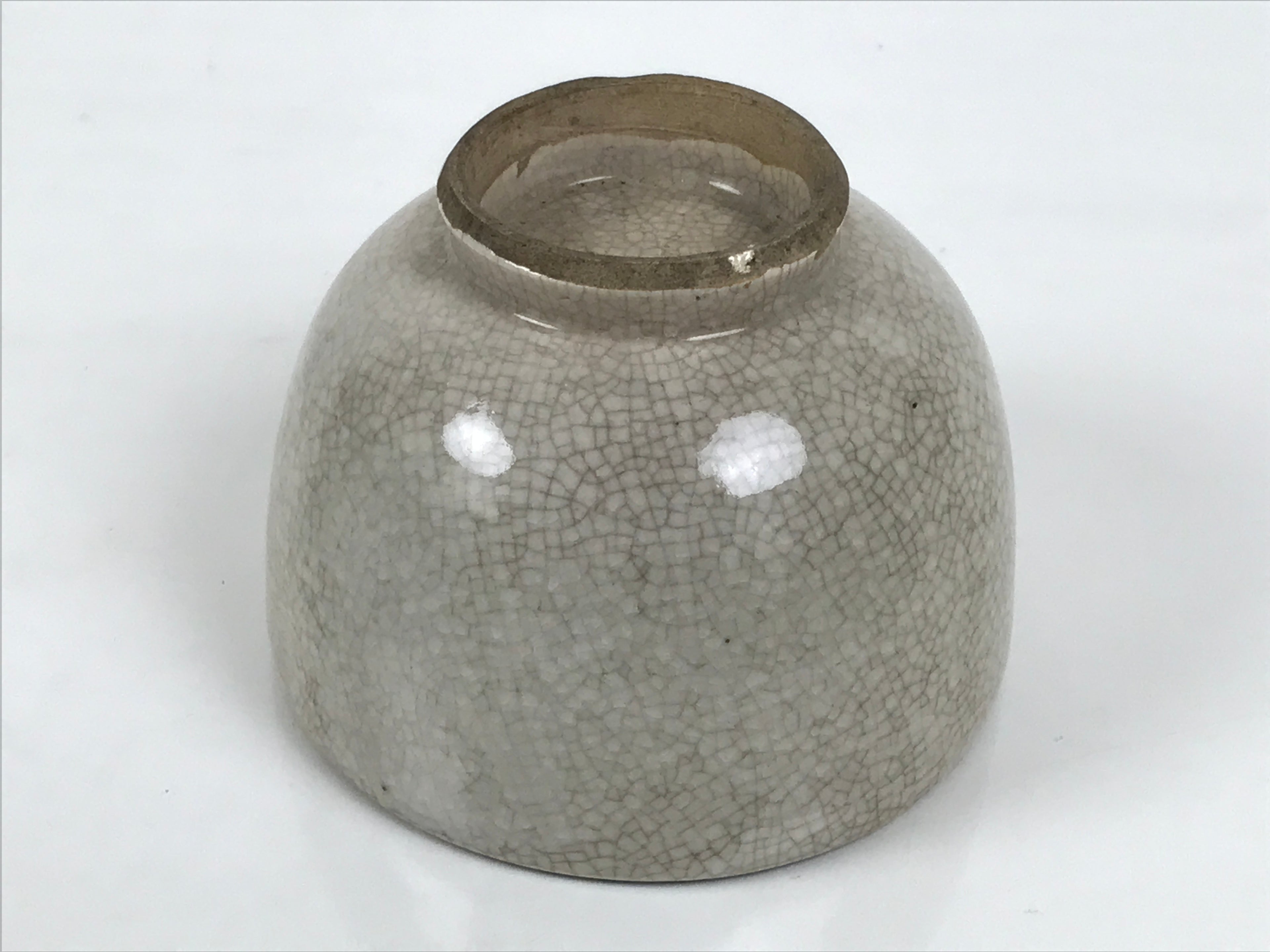 Japanese Ceramic Green Tea Bowl Matcha Chawan Pottery Off-White Crackle CHB157