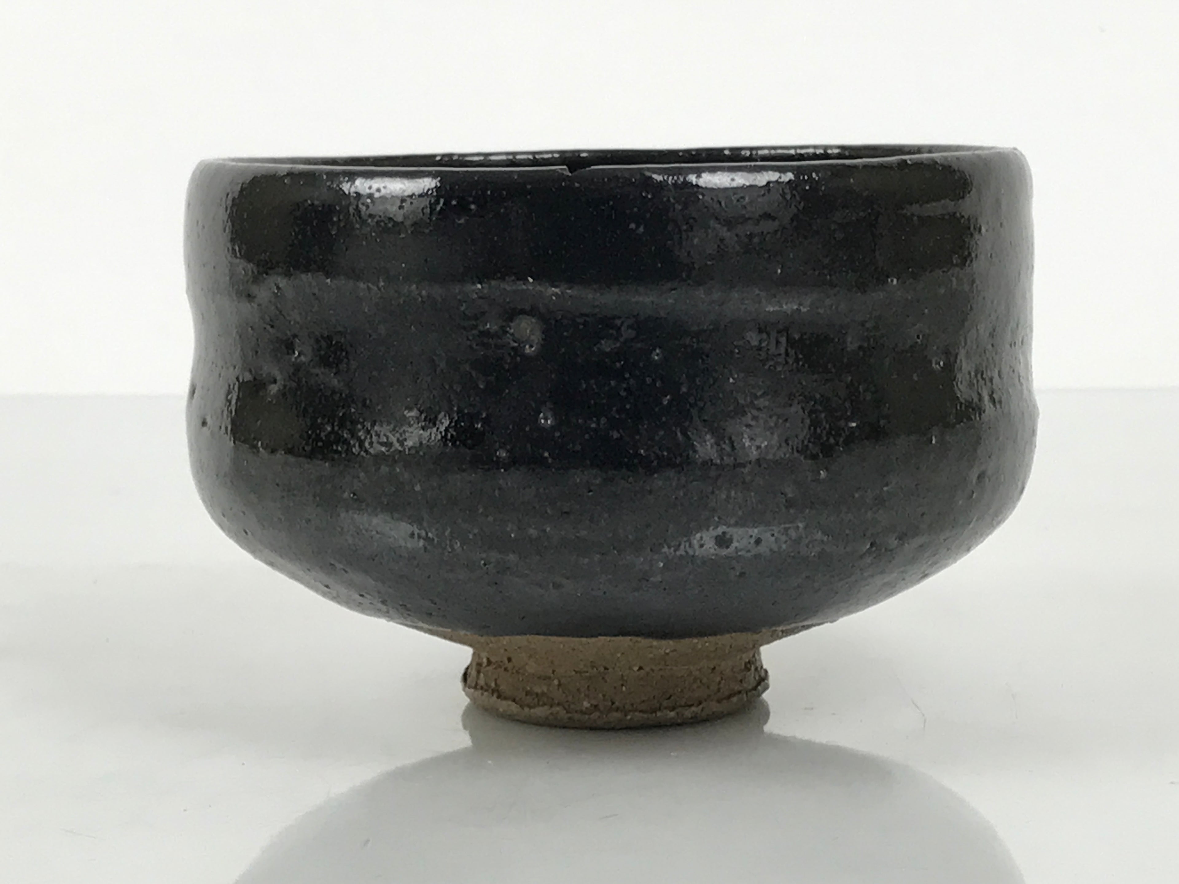 Japanese Ceramic Green Tea Bowl Matcha Chawan Vtg Pottery Glossy Black CHB153