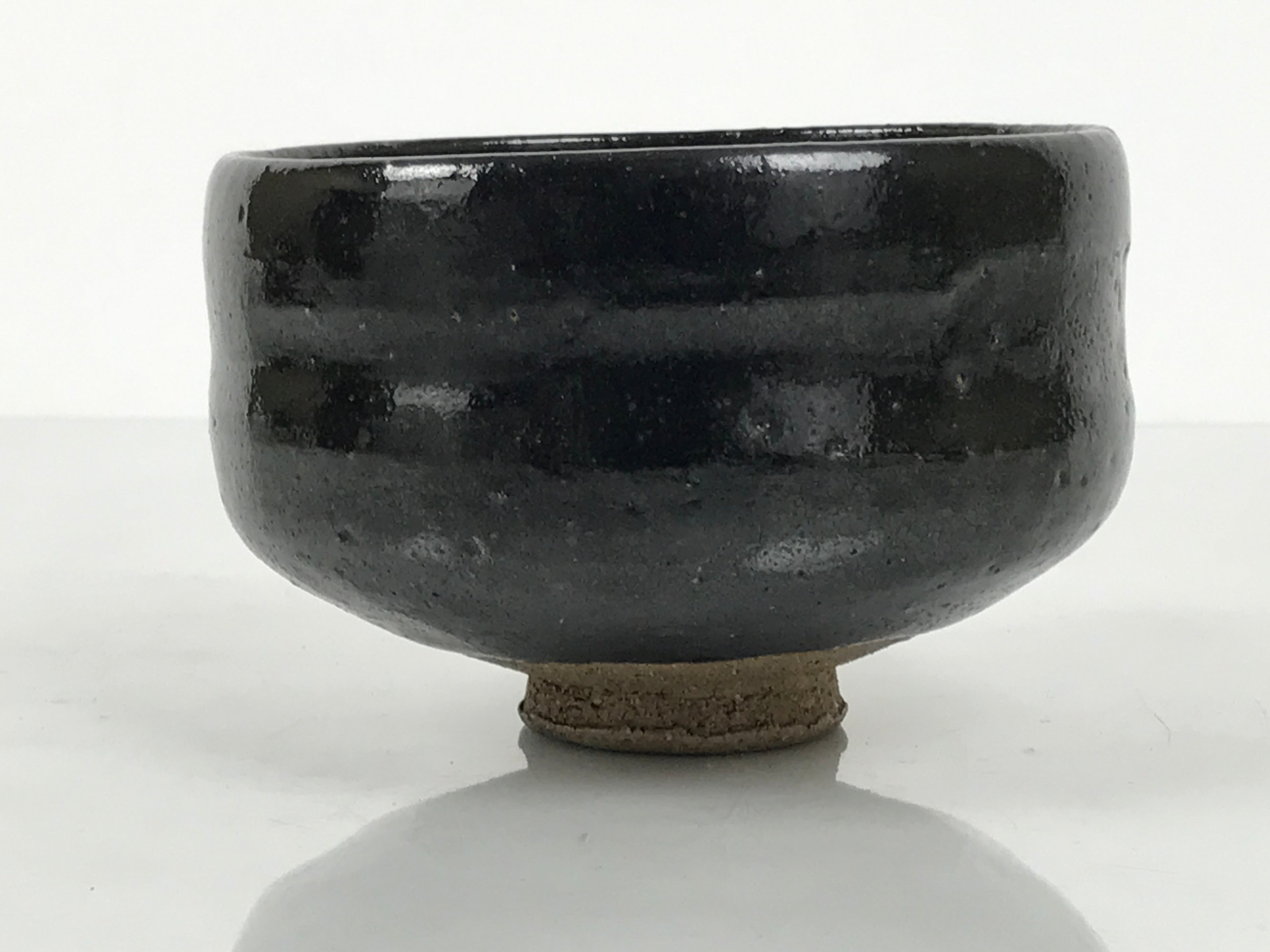 Japanese Ceramic Green Tea Bowl Matcha Chawan Vtg Pottery Glossy Black CHB153
